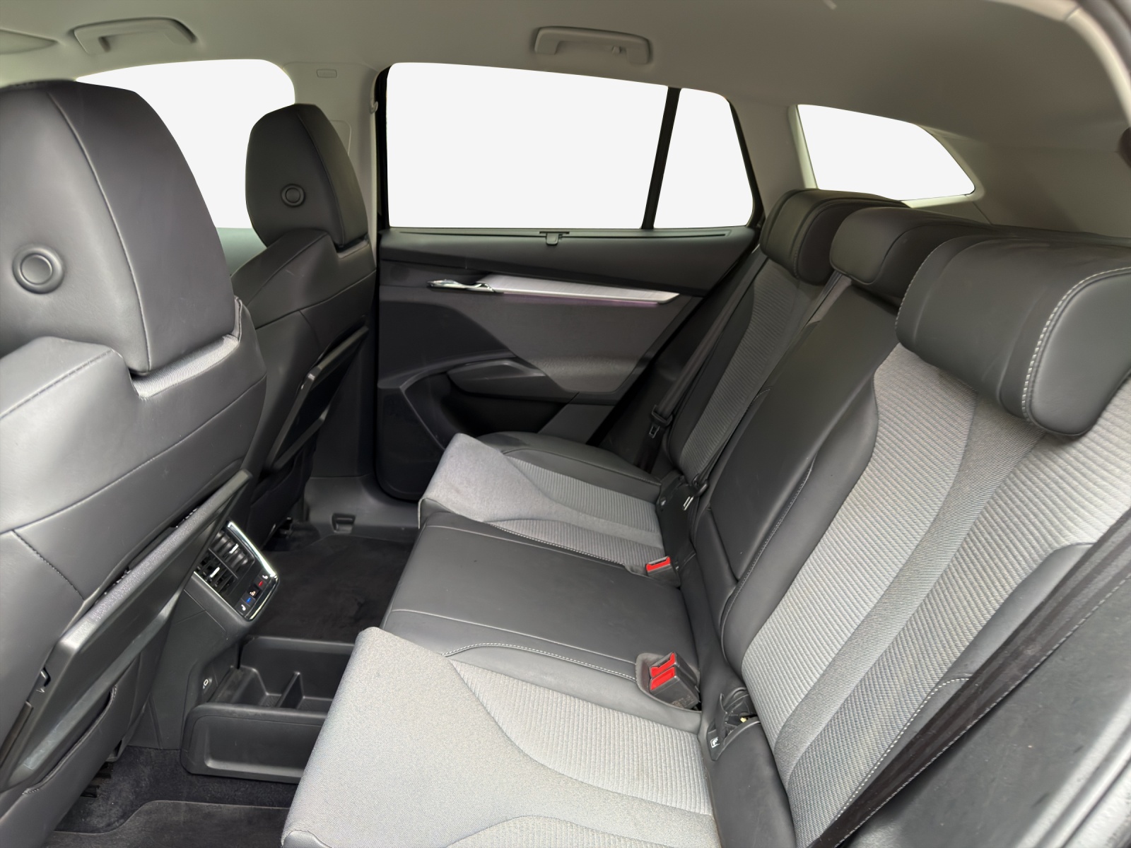 SKODA Enyaq iV 80-image-12