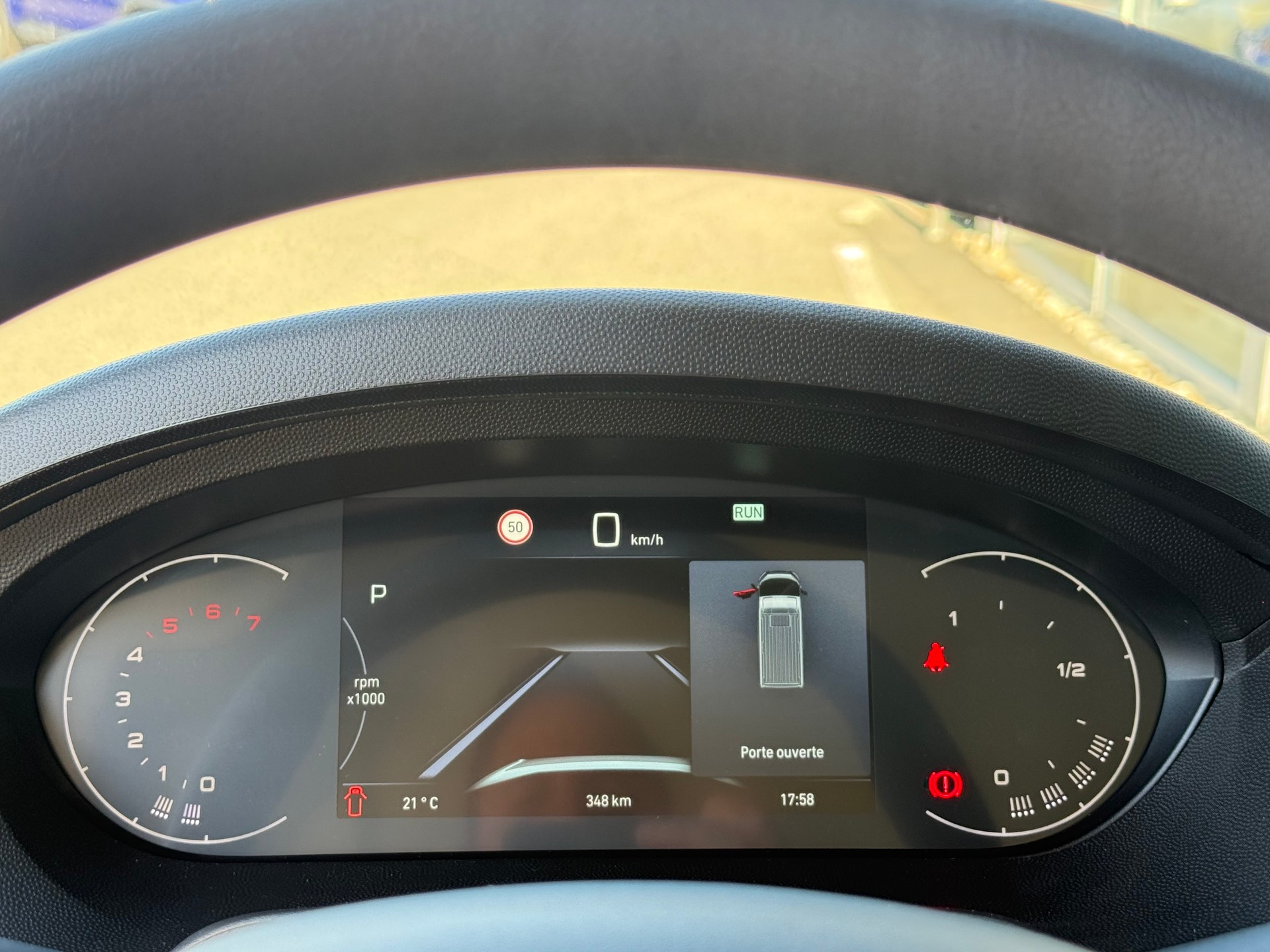 PEUGEOT Boxer 2.2 HDI 335 L2H2 EAT8-image-12
