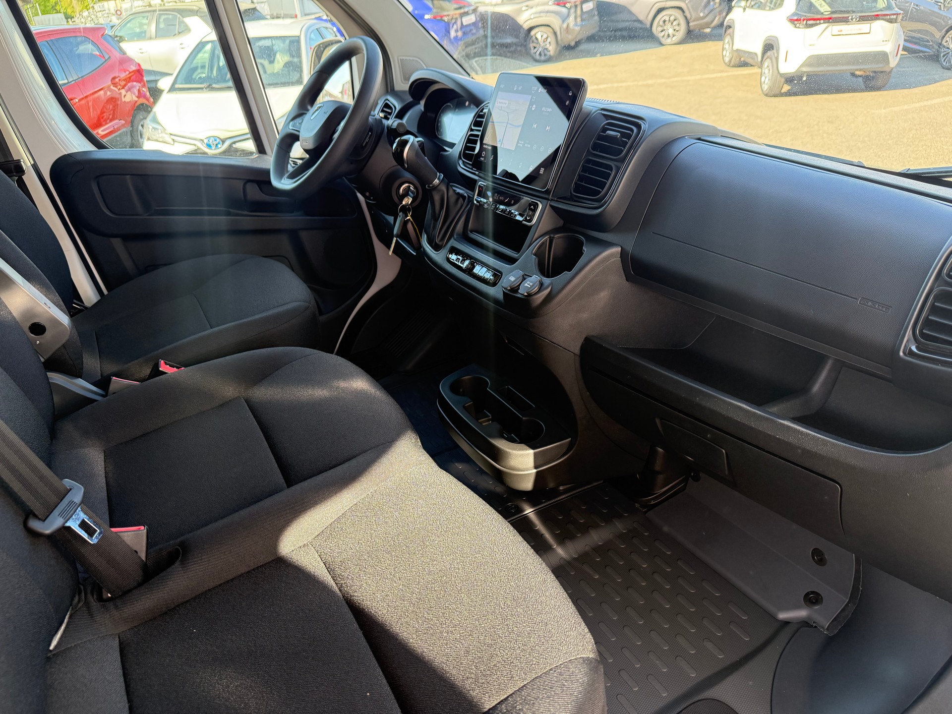 PEUGEOT Boxer 2.2 HDI 335 L2H2 EAT8-image-11