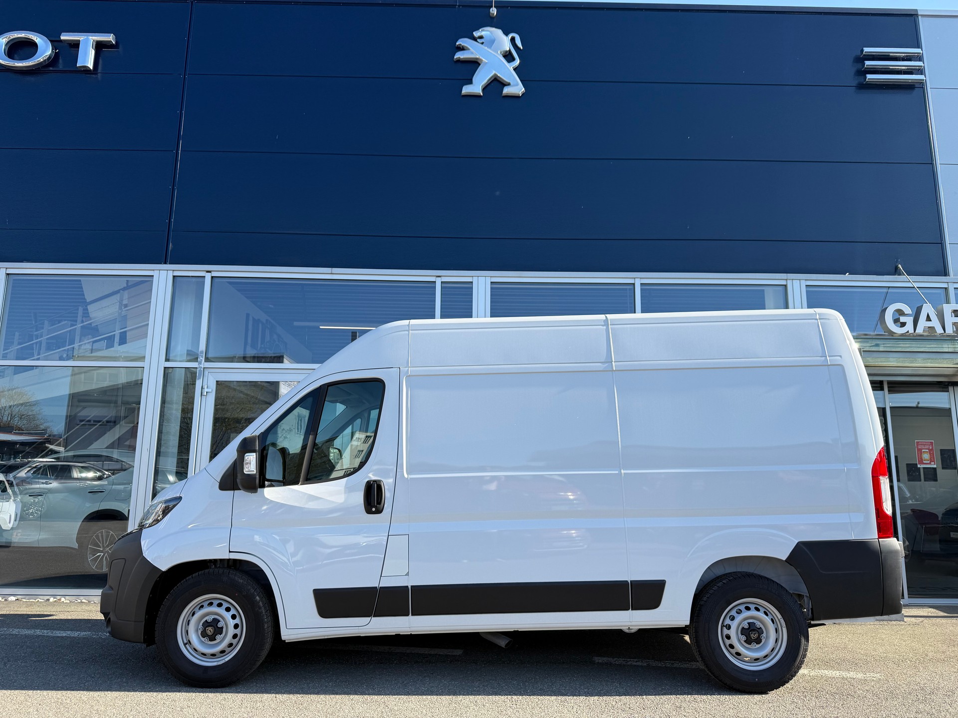 PEUGEOT Boxer 2.2 HDI 335 L2H2 EAT8-image-4