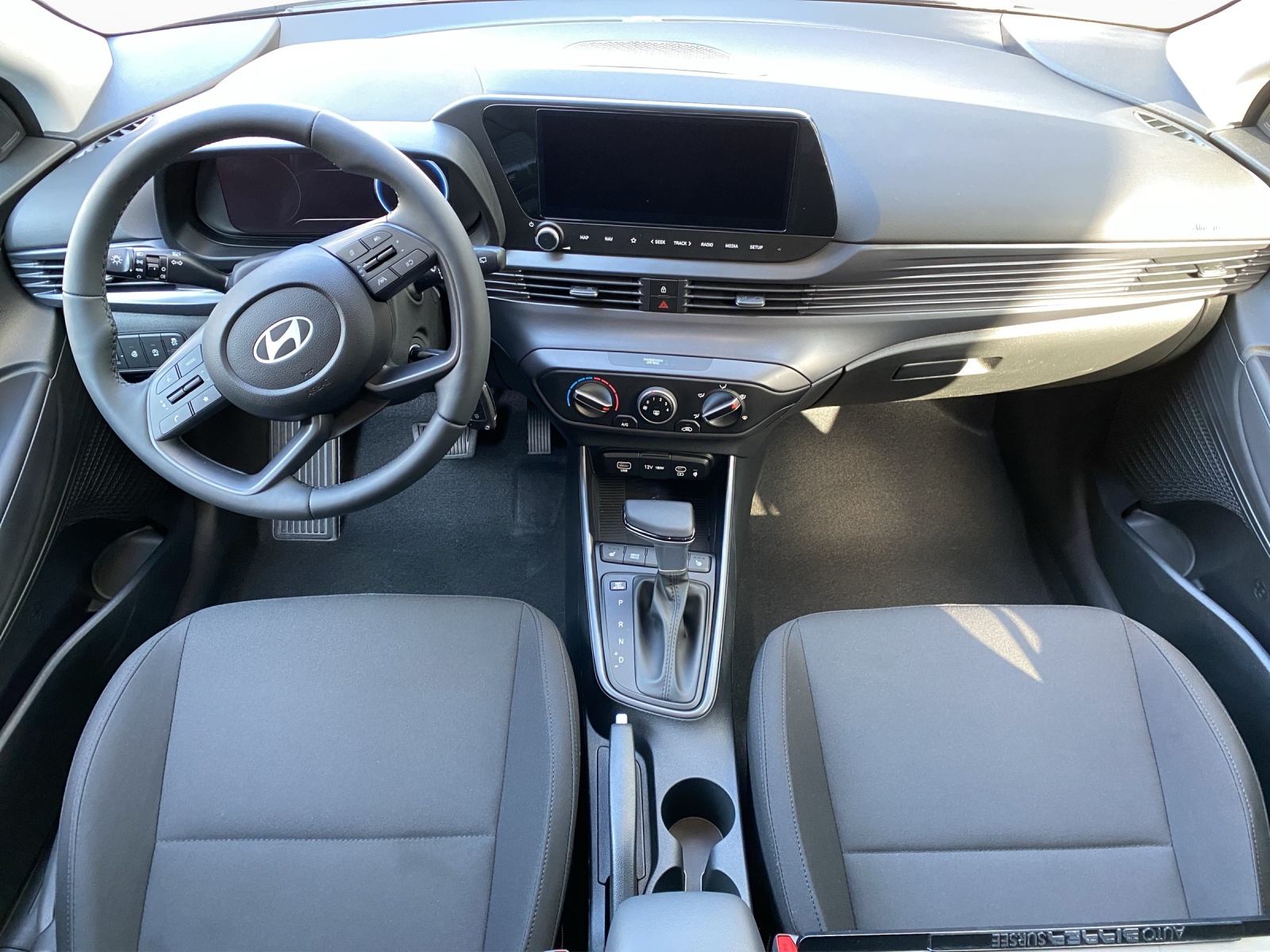 HYUNDAI i20 1.0 T-GDi Amplia-image-11