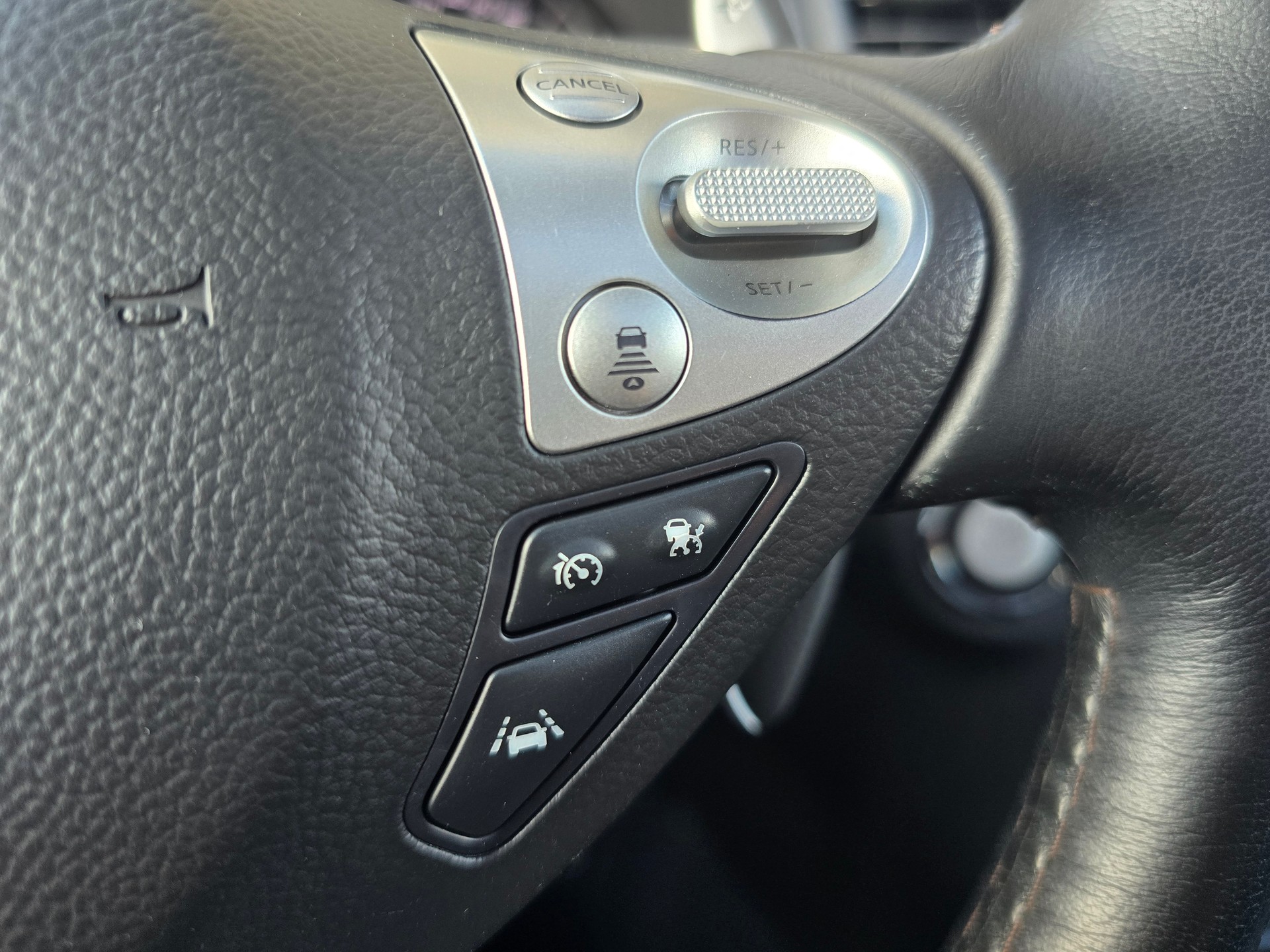 INFINITI FX30d S Premium AWD Automatic-image-25