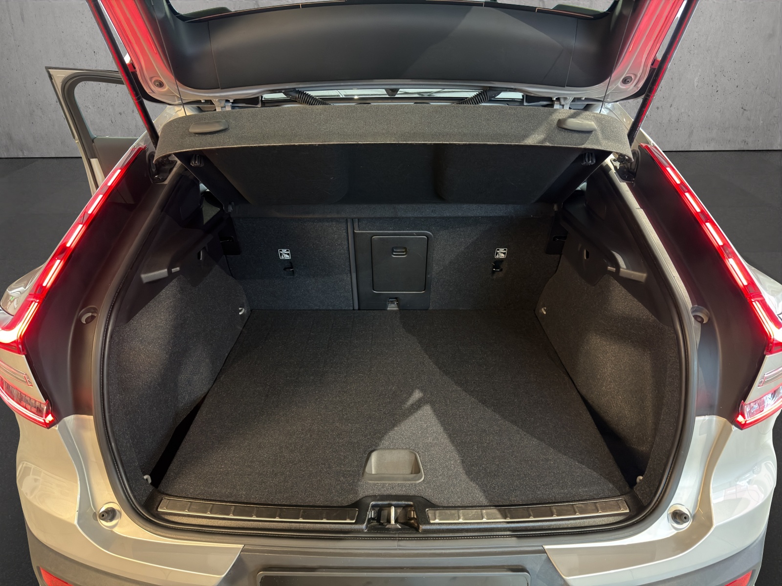 VOLVO C40 Recharge P6 Pure Electric Core-image-13