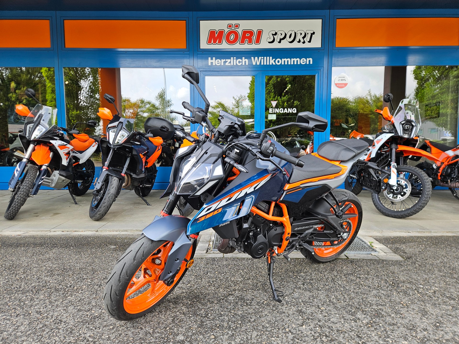 KTM 390 Duke-showroom-element-2