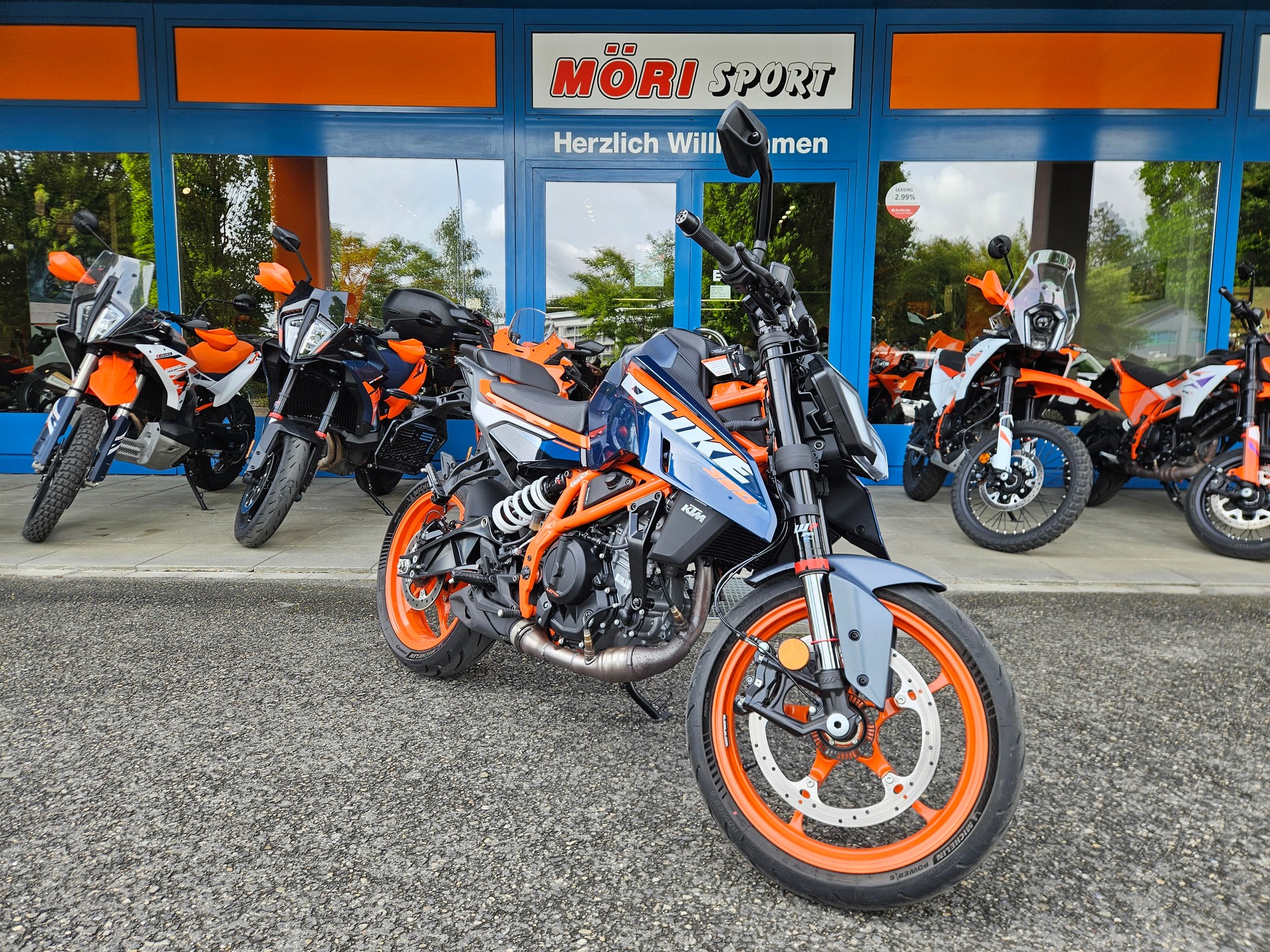 KTM 390 Duke-showroom-element-1