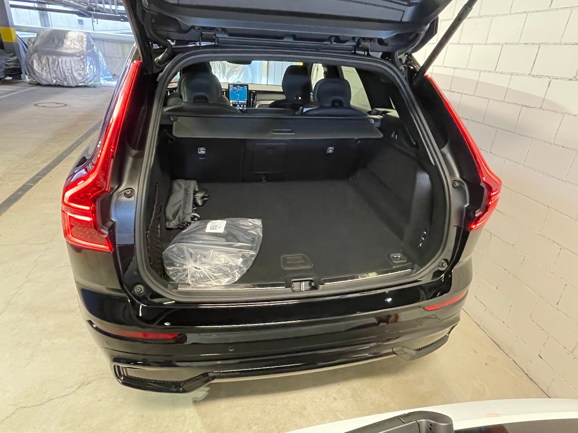 VOLVO VOLVO XC60 T6 eAWD PluginHybrid Ultra Dark Geartronic (Modell 2026)-image-3