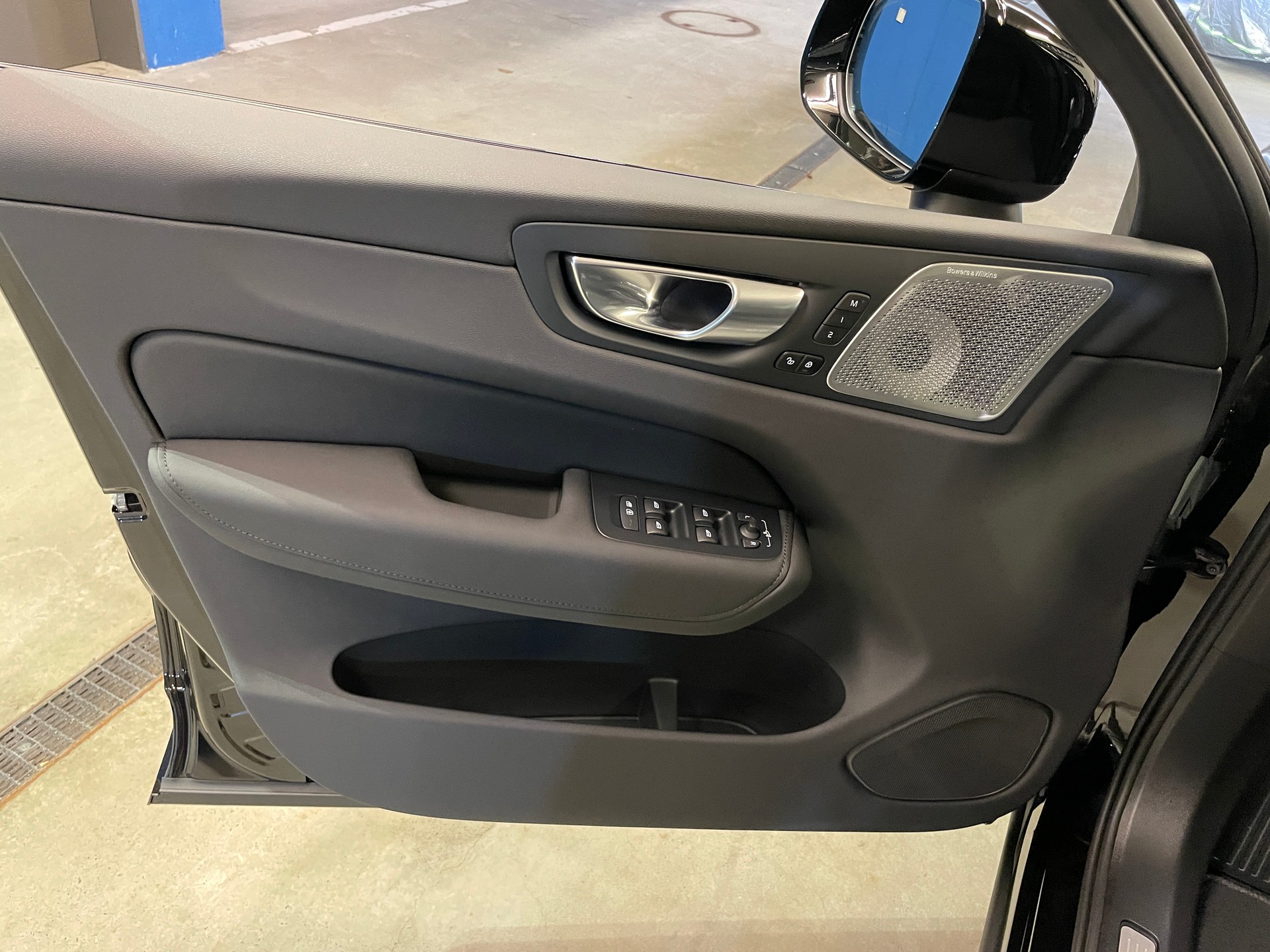 VOLVO VOLVO XC60 T6 eAWD PluginHybrid Ultra Dark Geartronic (Modell 2026)-image-5