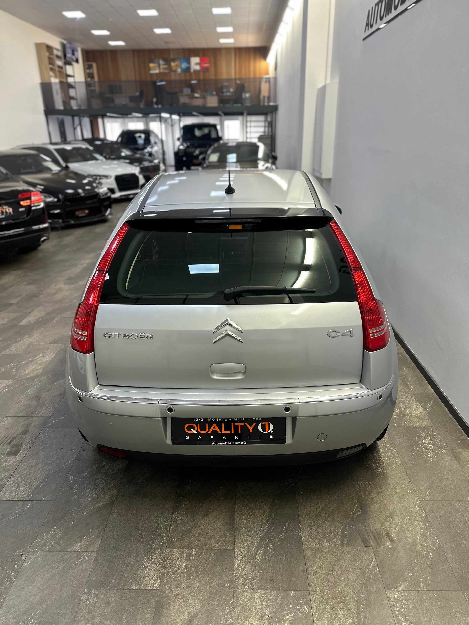 CITROEN C4 Berline 2.0i 16V VTR Automatic-image-8