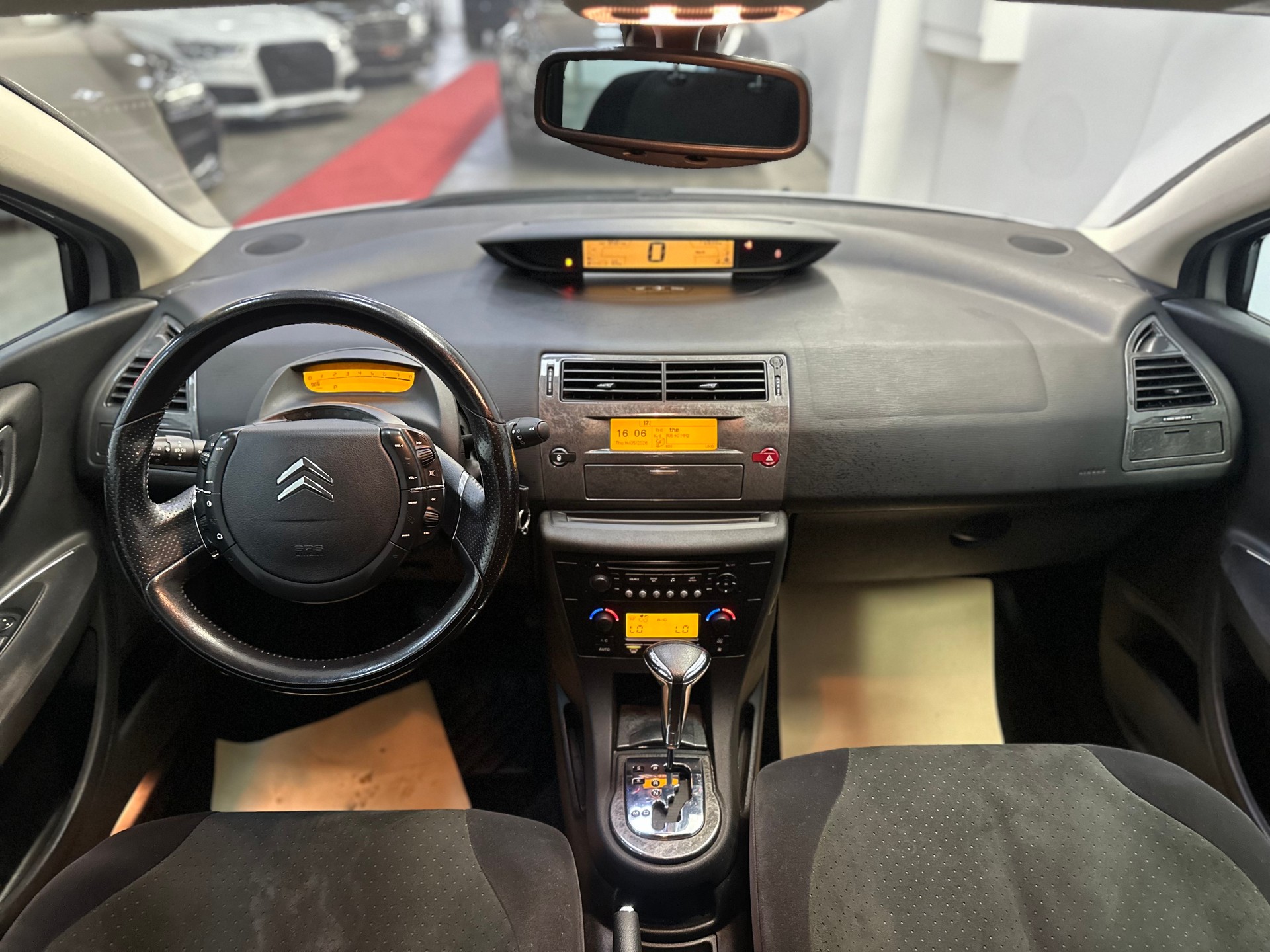 CITROEN C4 Berline 2.0i 16V VTR Automatic-image-11
