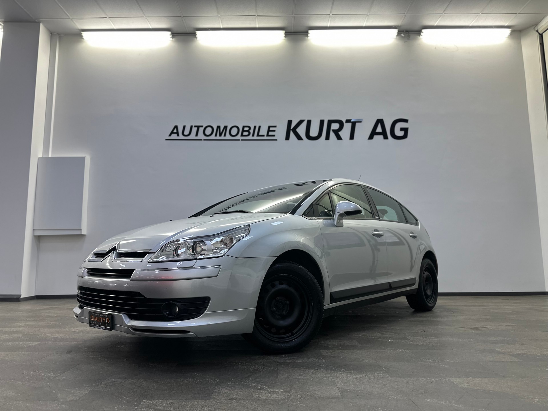 CITROEN C4 Berline 2.0i 16V VTR Automatic-showroom-element-1