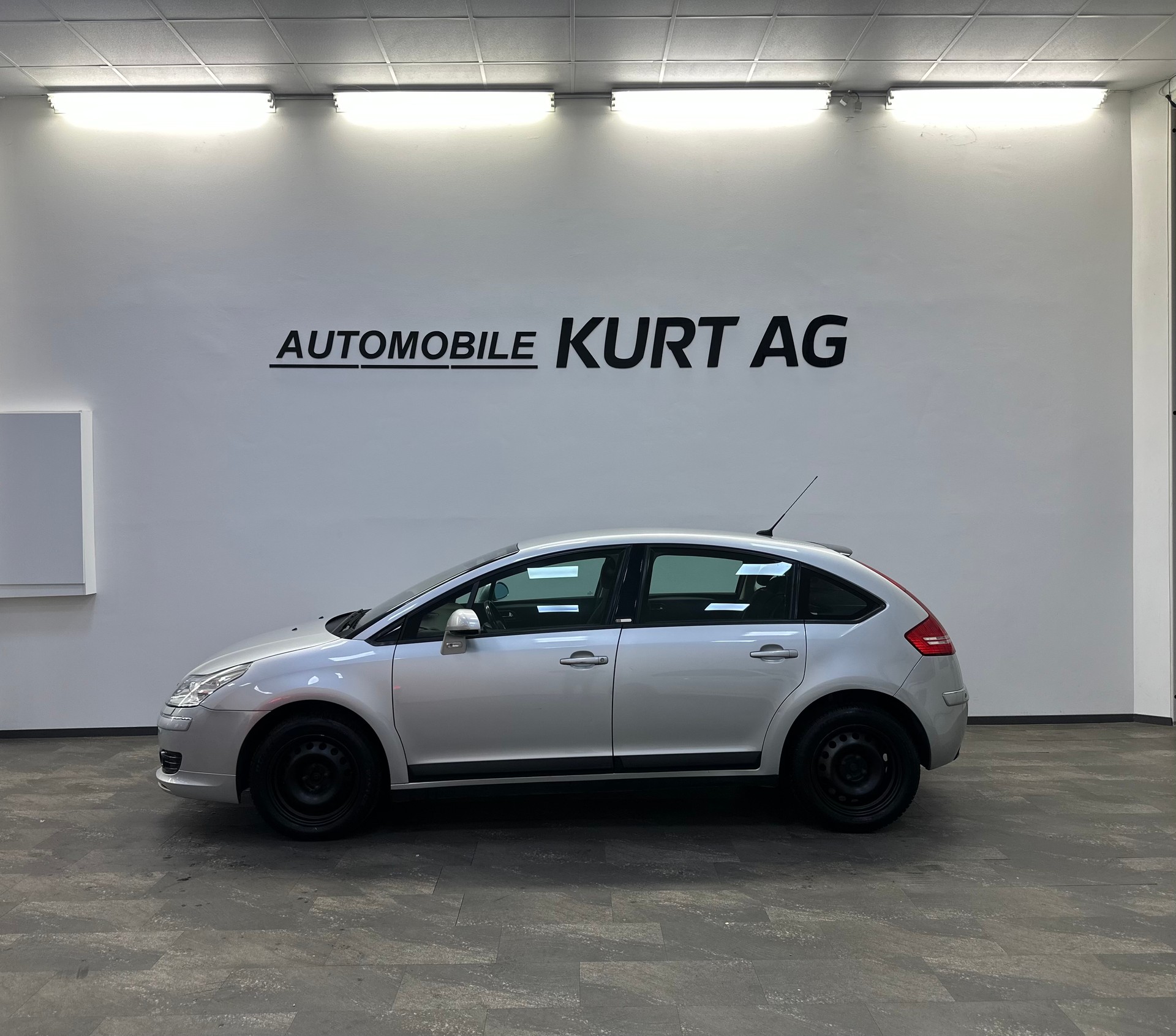 CITROEN C4 Berline 2.0i 16V VTR Automatic-showroom-element-2