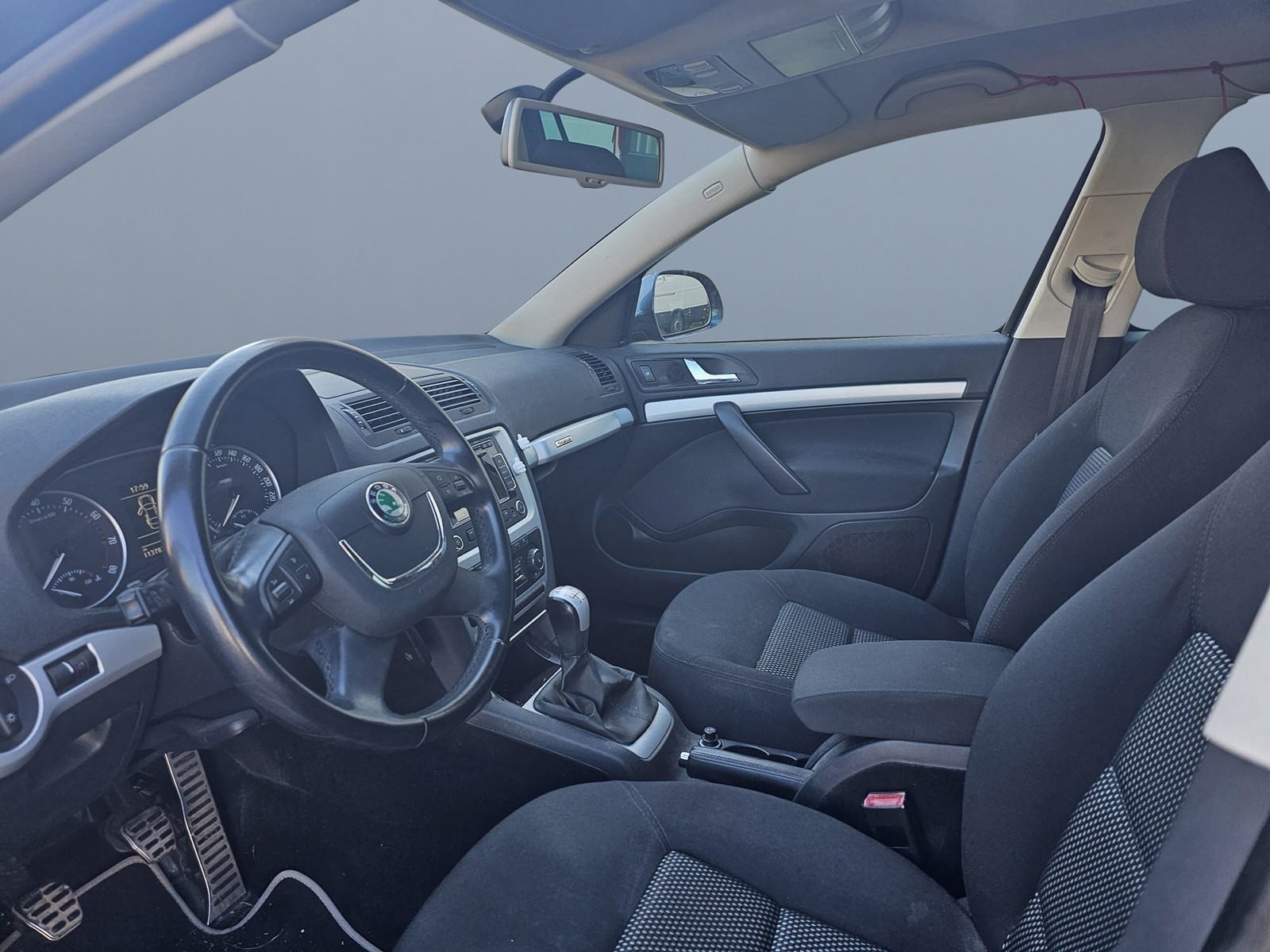SKODA Octavia Combi 1.8 TSI Scout 4x4-image-8