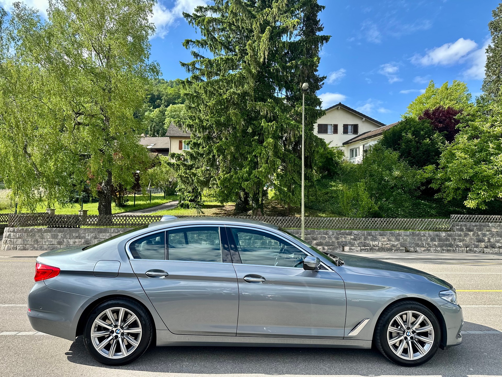 BMW 530d xDrive Luxury Line Steptronic-image-5