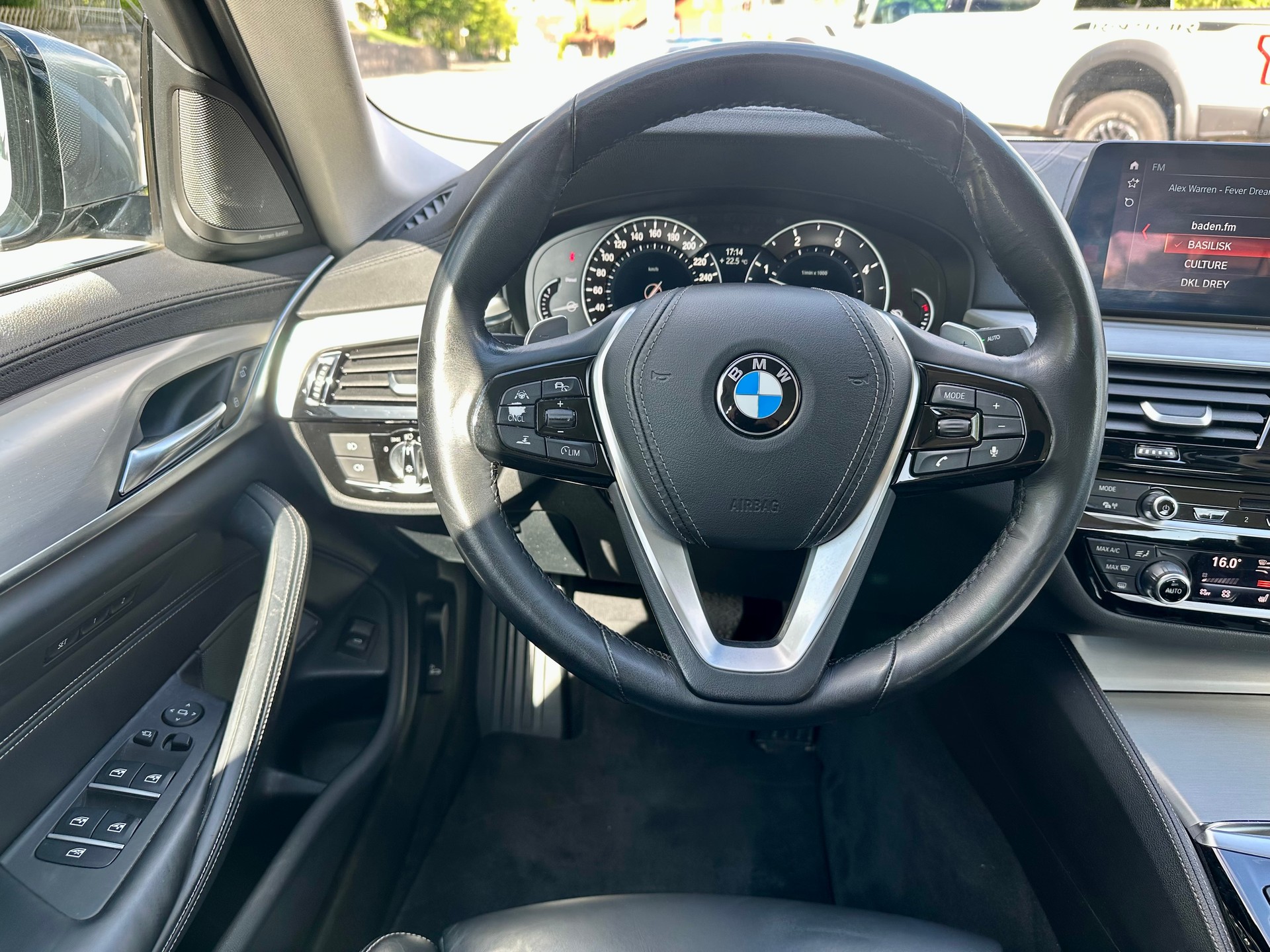 BMW 530d xDrive Luxury Line Steptronic-image-13