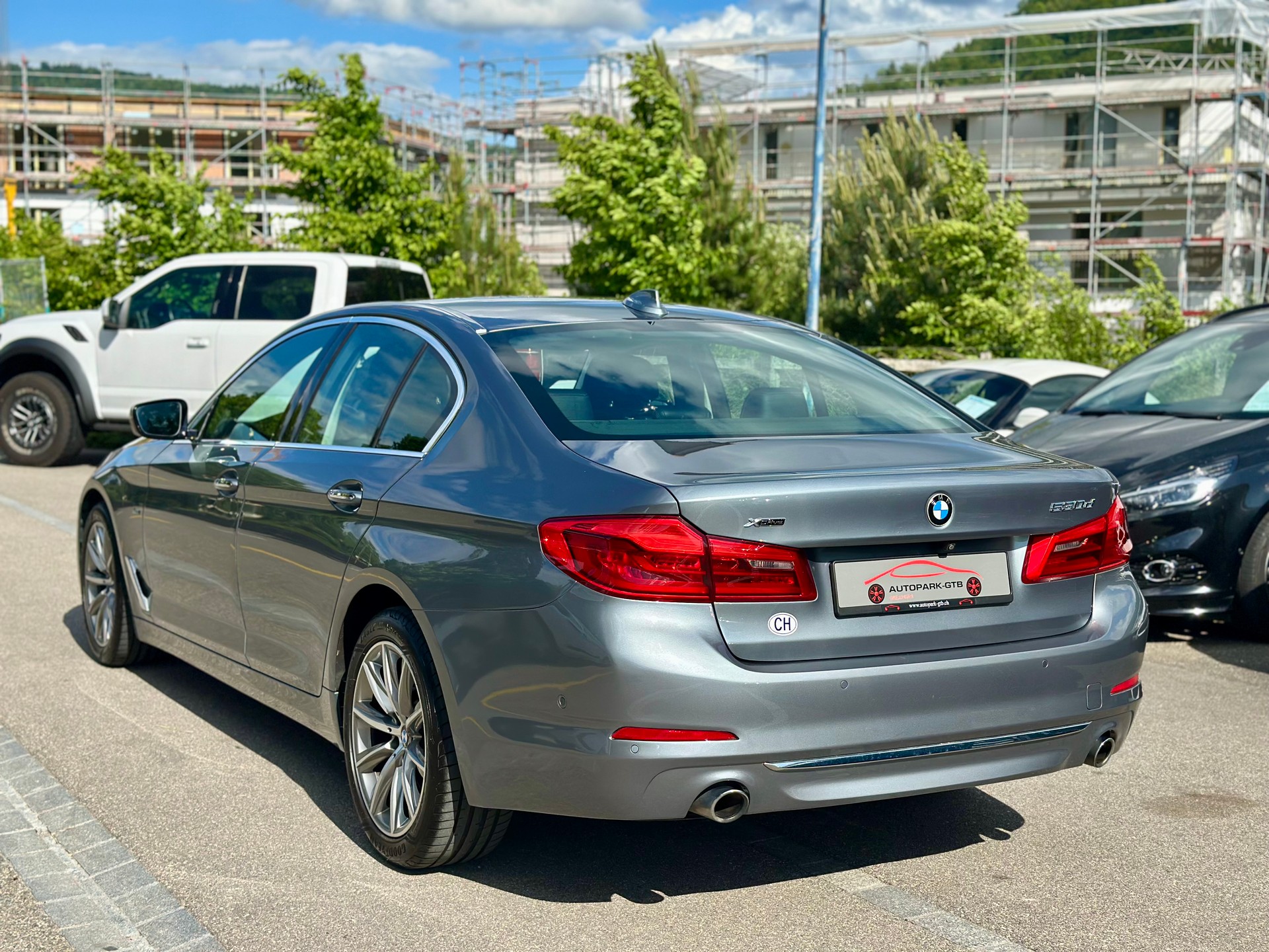 BMW 530d xDrive Luxury Line Steptronic-showroom-element-2