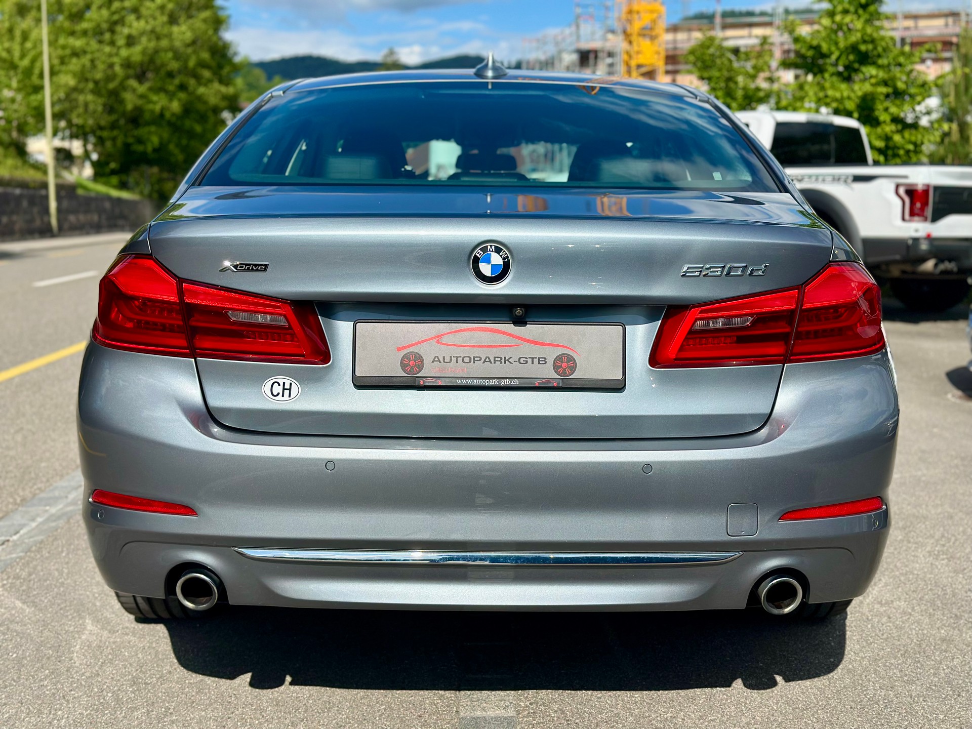 BMW 530d xDrive Luxury Line Steptronic-showroom-element-3