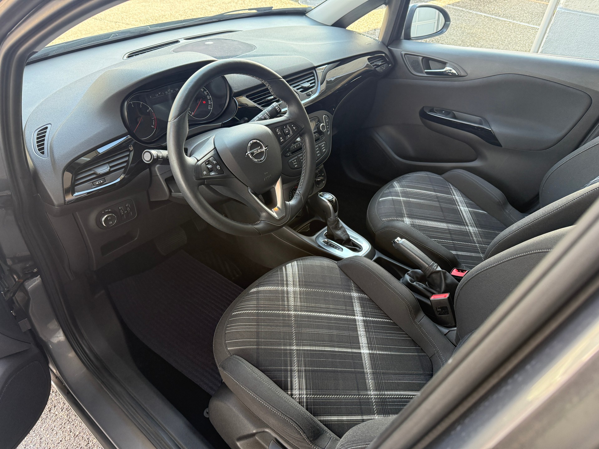 OPEL Corsa 1.4 TP Cosmo Automatic-image-14