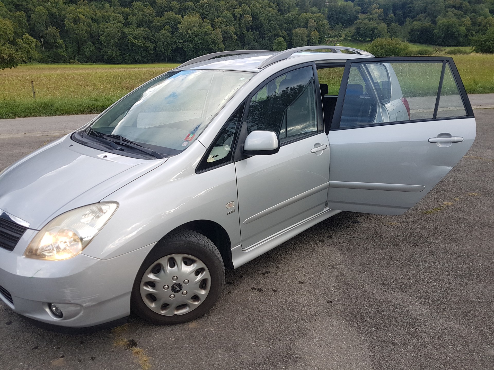 TOYOTA 1.8 VVT-i Linea Sol Family-image-2