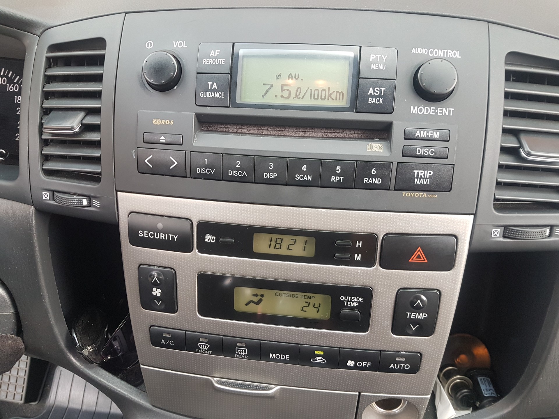TOYOTA 1.8 VVT-i Linea Sol Family-image-4