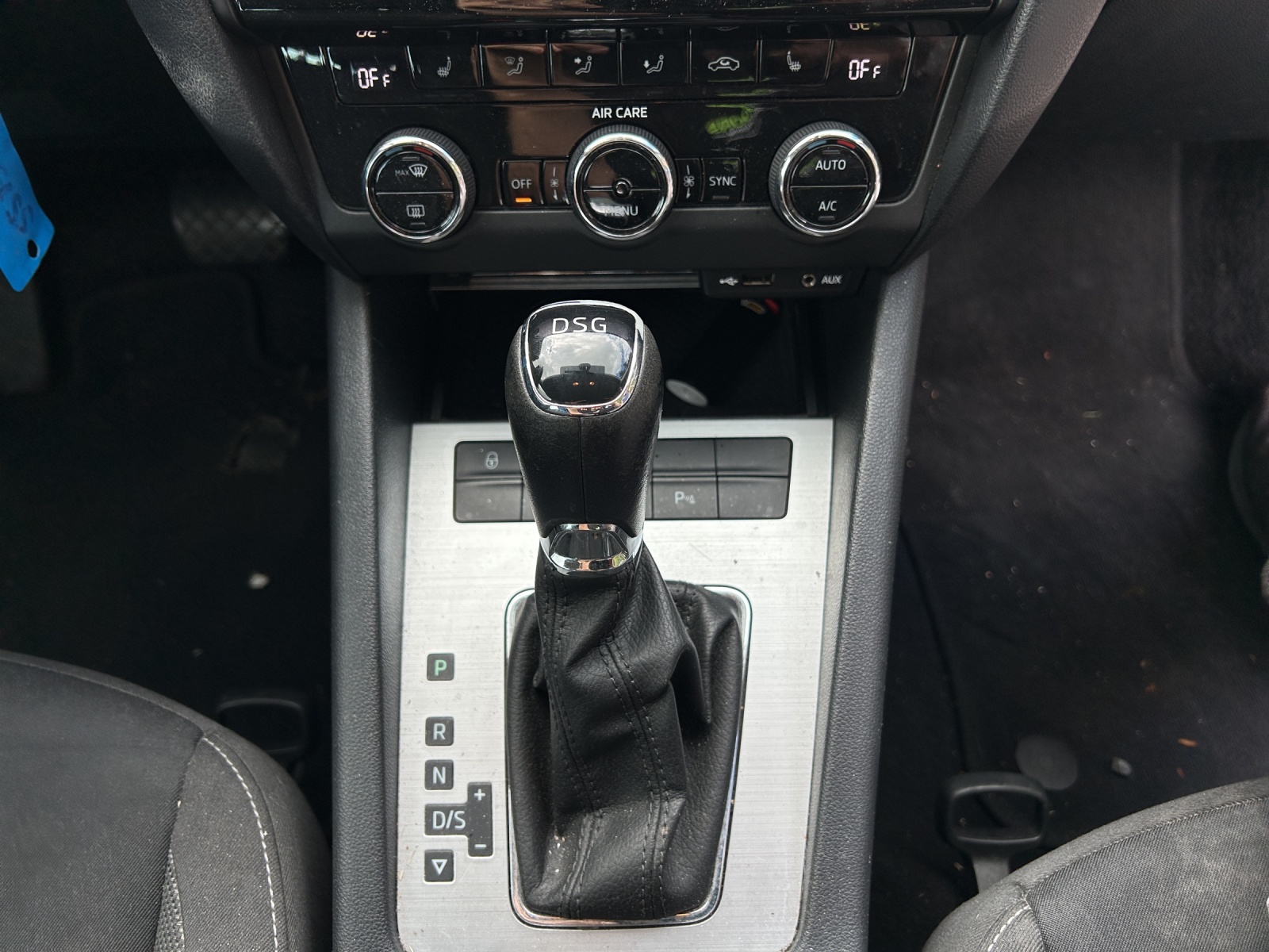 SKODA Octavia Combi 1.6 TDI Ambition DSG-image-9