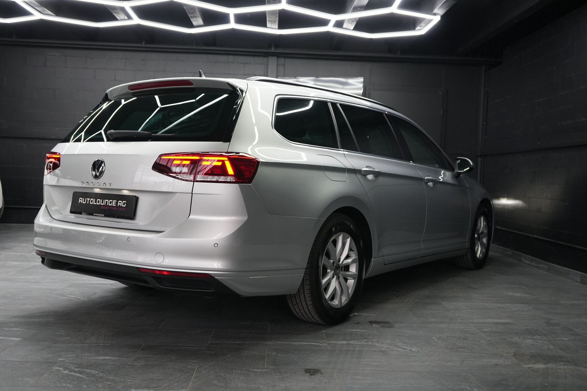 VW Passat 2.0 TDI BMT Business DSG-image-4