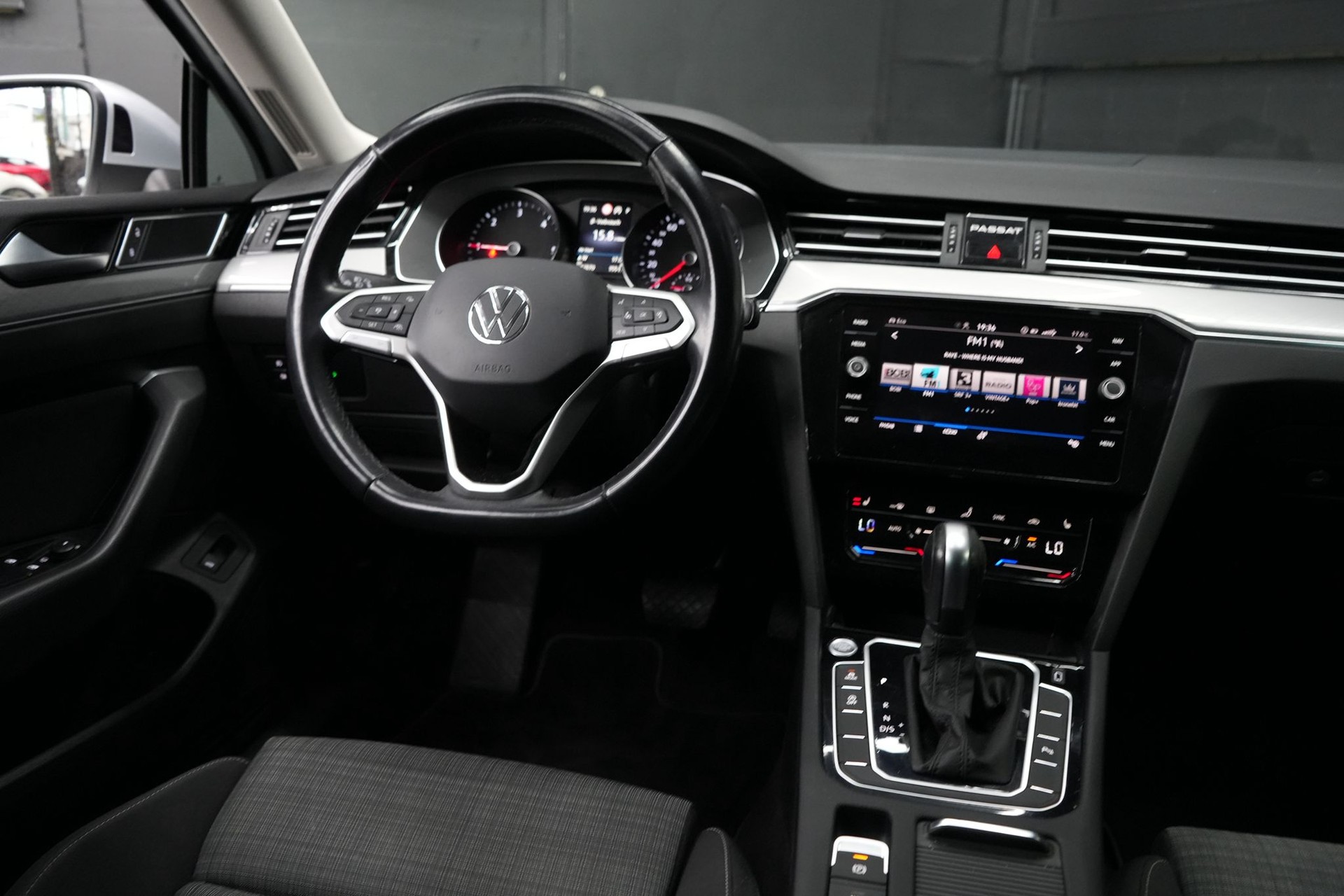 VW Passat 2.0 TDI BMT Business DSG-image-10