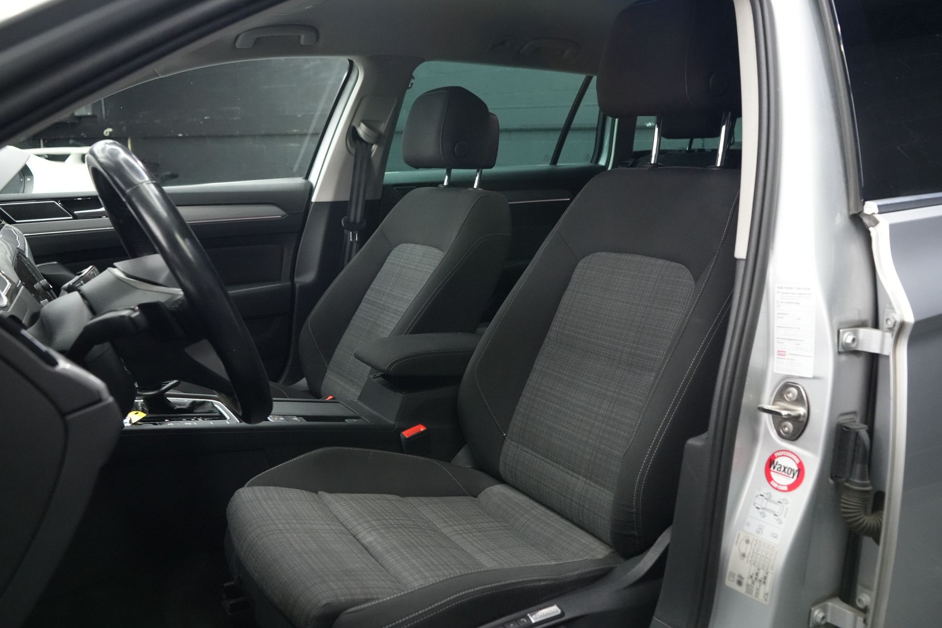 VW Passat 2.0 TDI BMT Business DSG-image-16