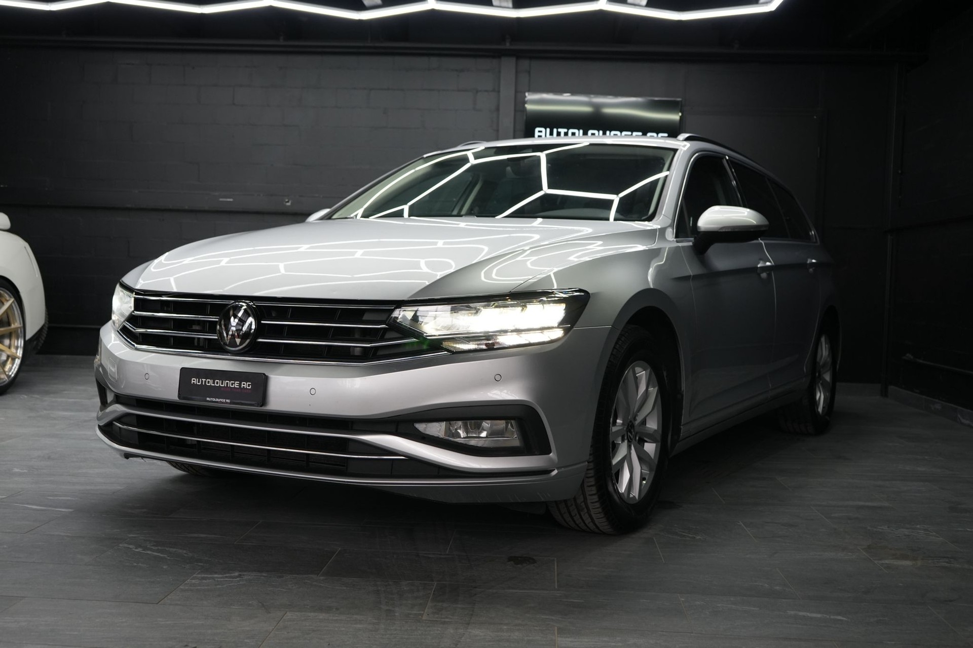 VW Passat 2.0 TDI BMT Business DSG-image-3