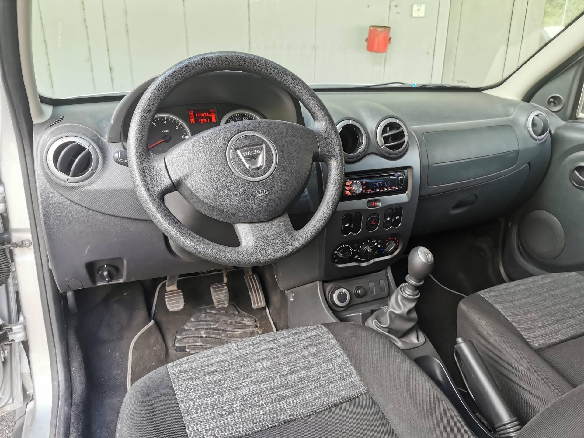 DACIA Duster 1.6 Ambiance 4x4-image-3