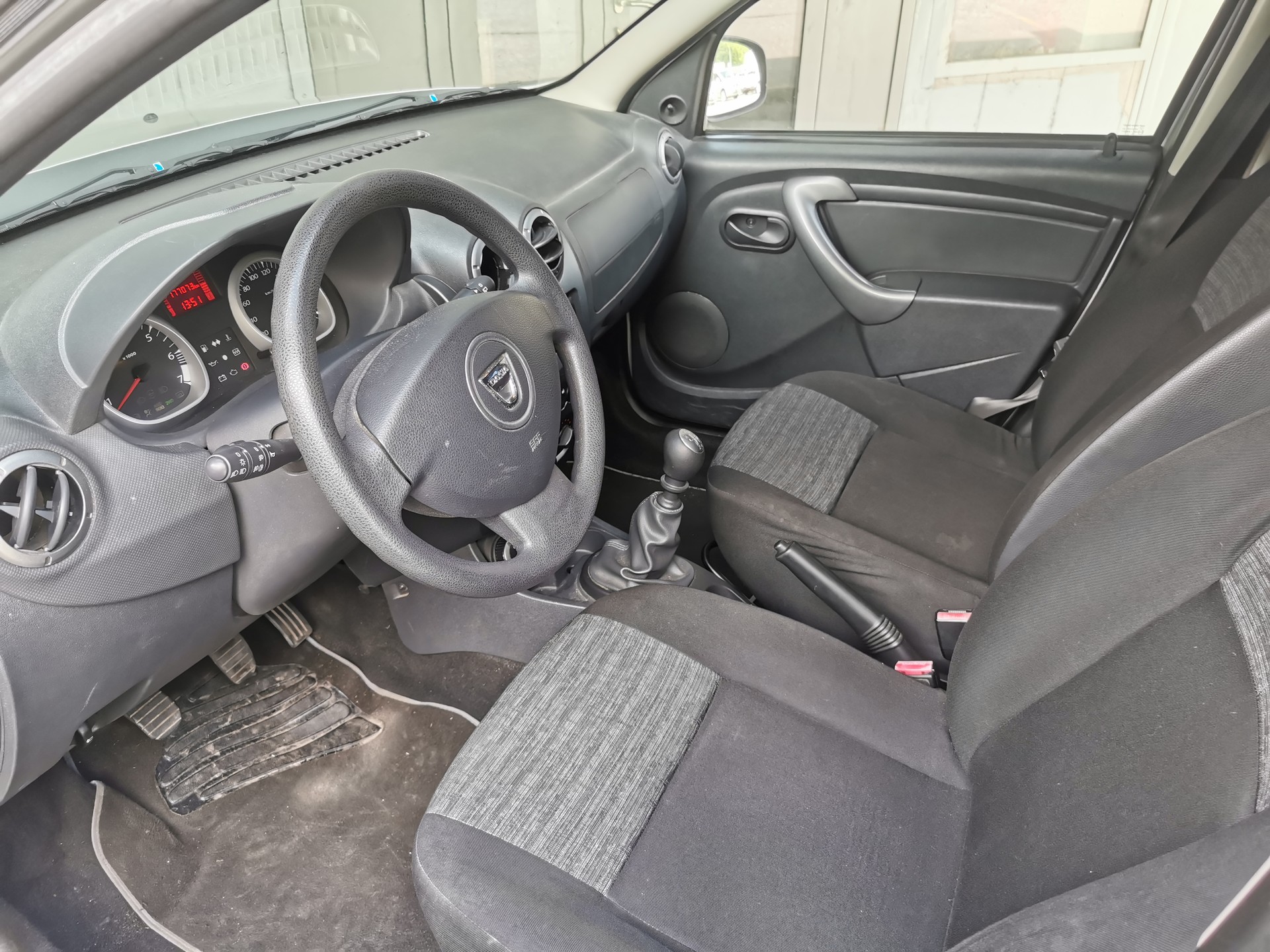 DACIA Duster 1.6 Ambiance 4x4-image-4