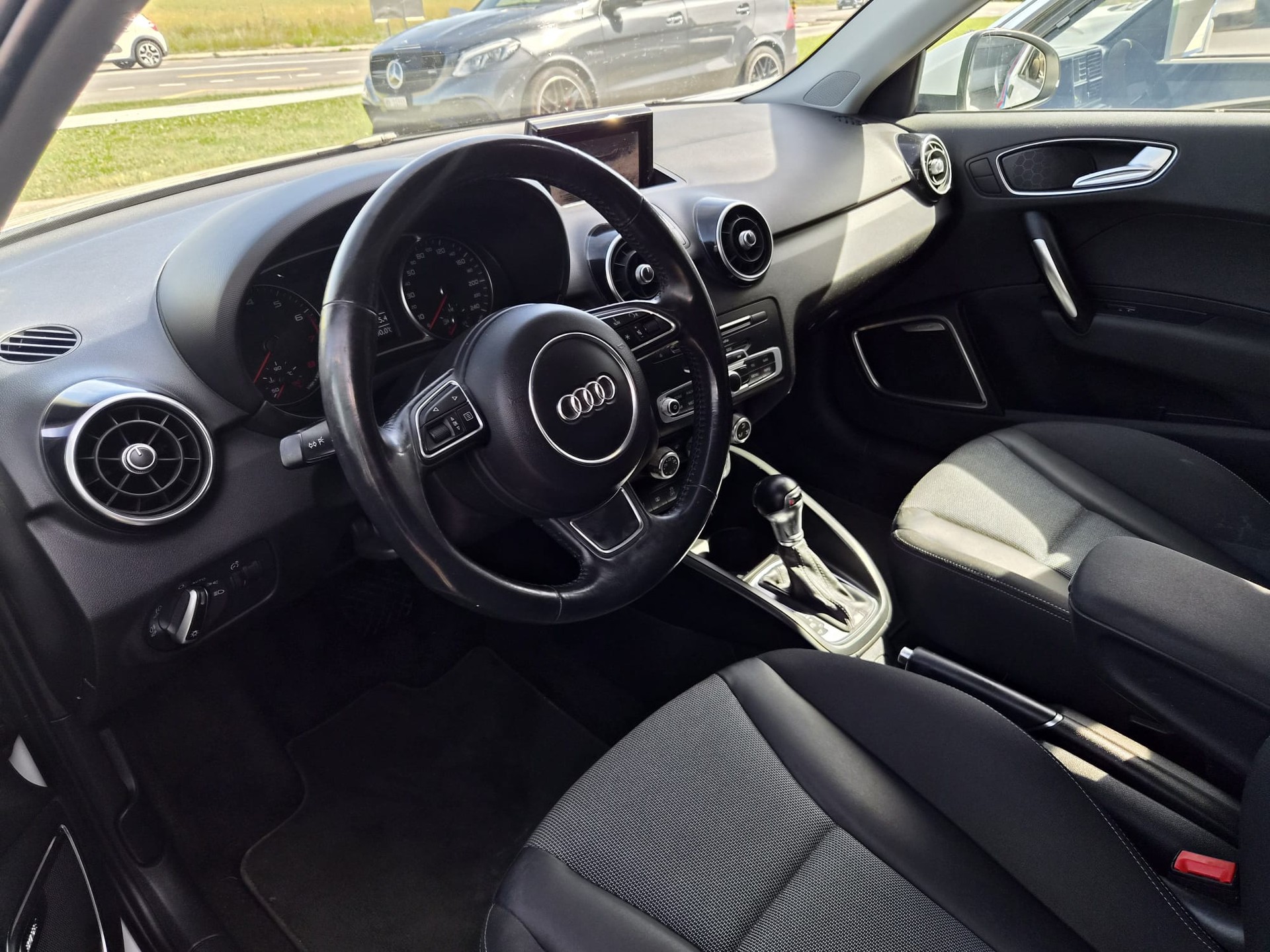 AUDI A1 Sportback 1.4 TFSI Sport S-tronic-image-2