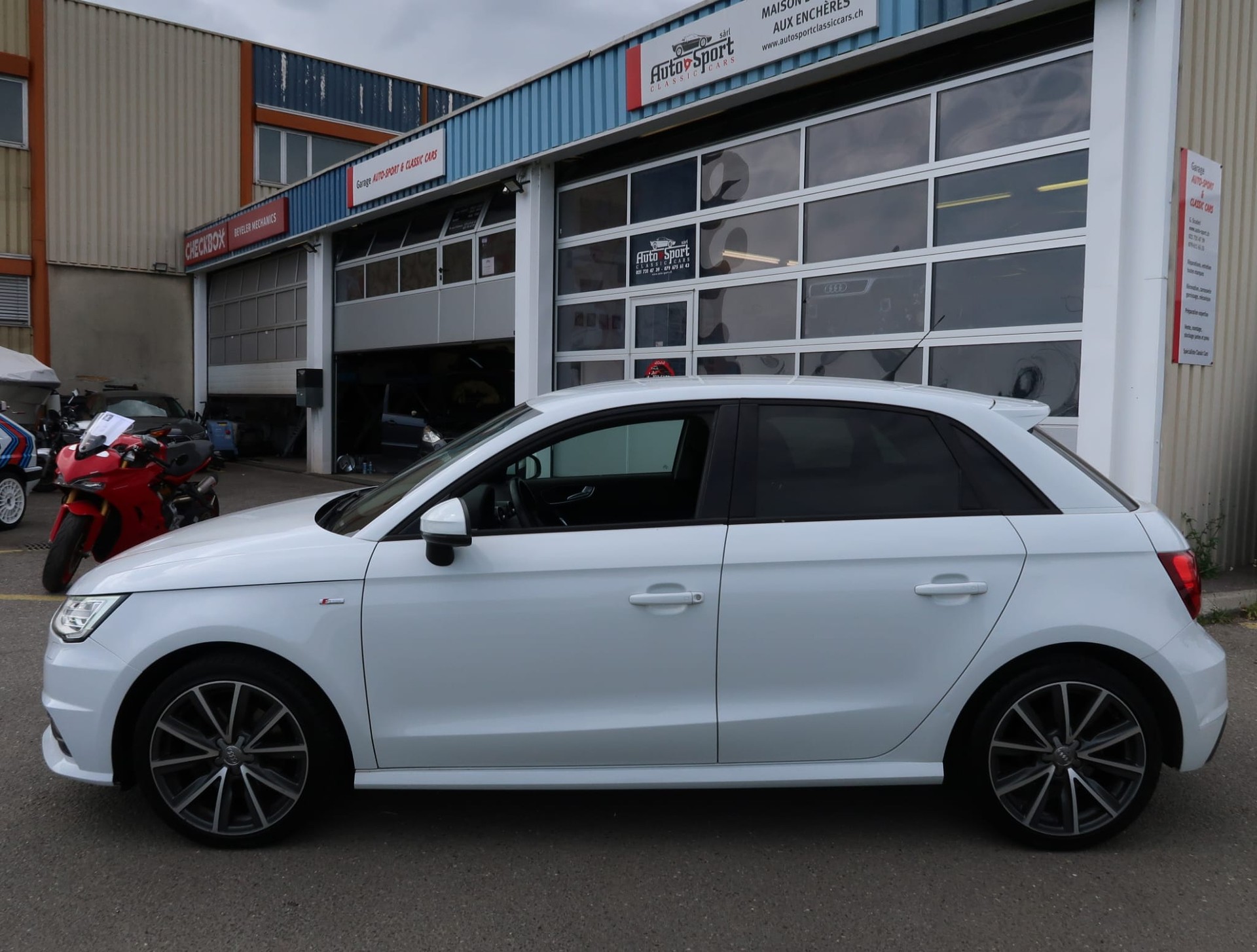 AUDI A1 Sportback 1.4 TFSI Sport S-tronic-showroom-element-3