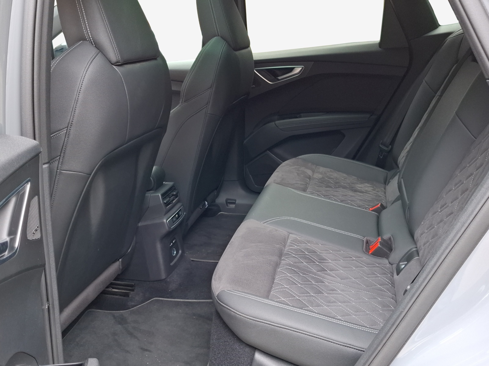 AUDI Q4 Sportback e-tron 50 quattro-image-12