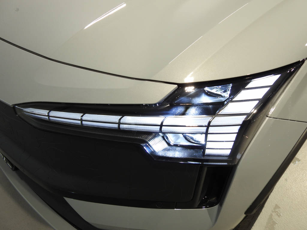 VOLVO EX 30 CC E60 Twin Performance AWD-image-12