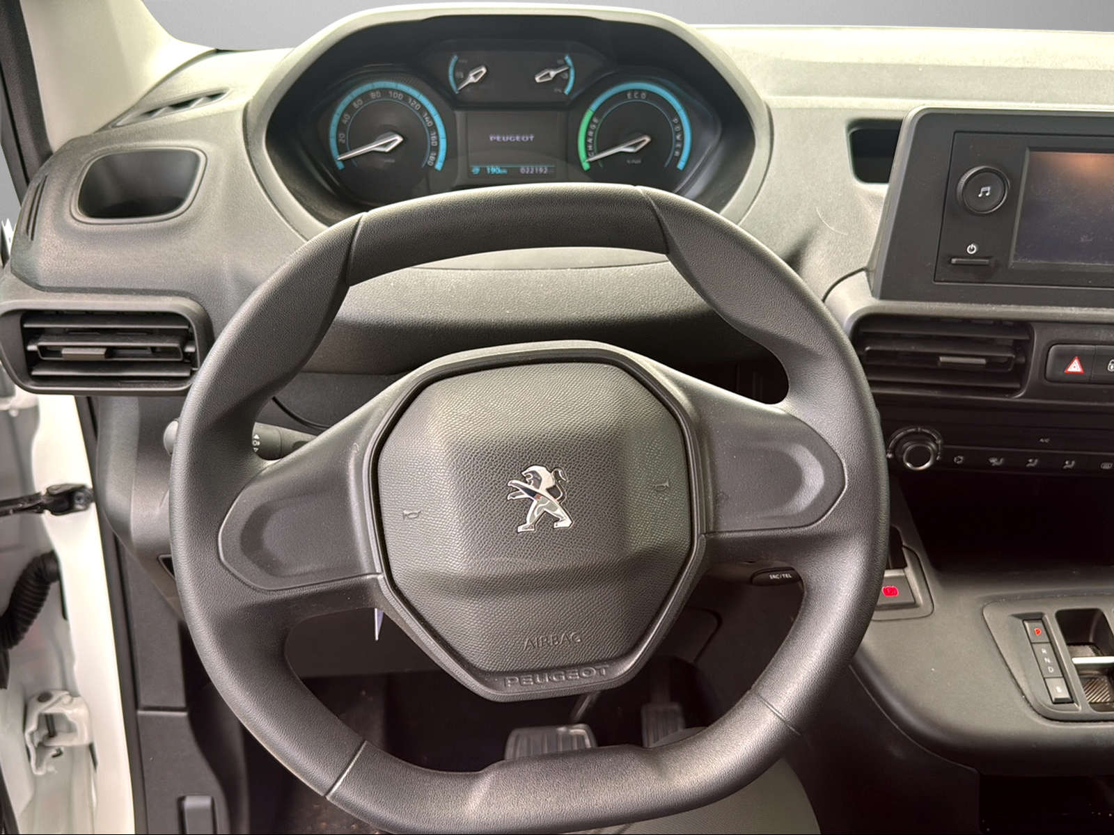 PEUGEOT e-Partner 50kWh Pro-image-8