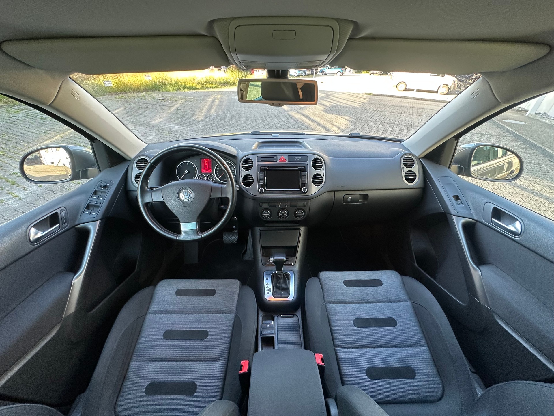 VW Tiguan 2.0 TDI Sport&Style Tiptronic-image-8