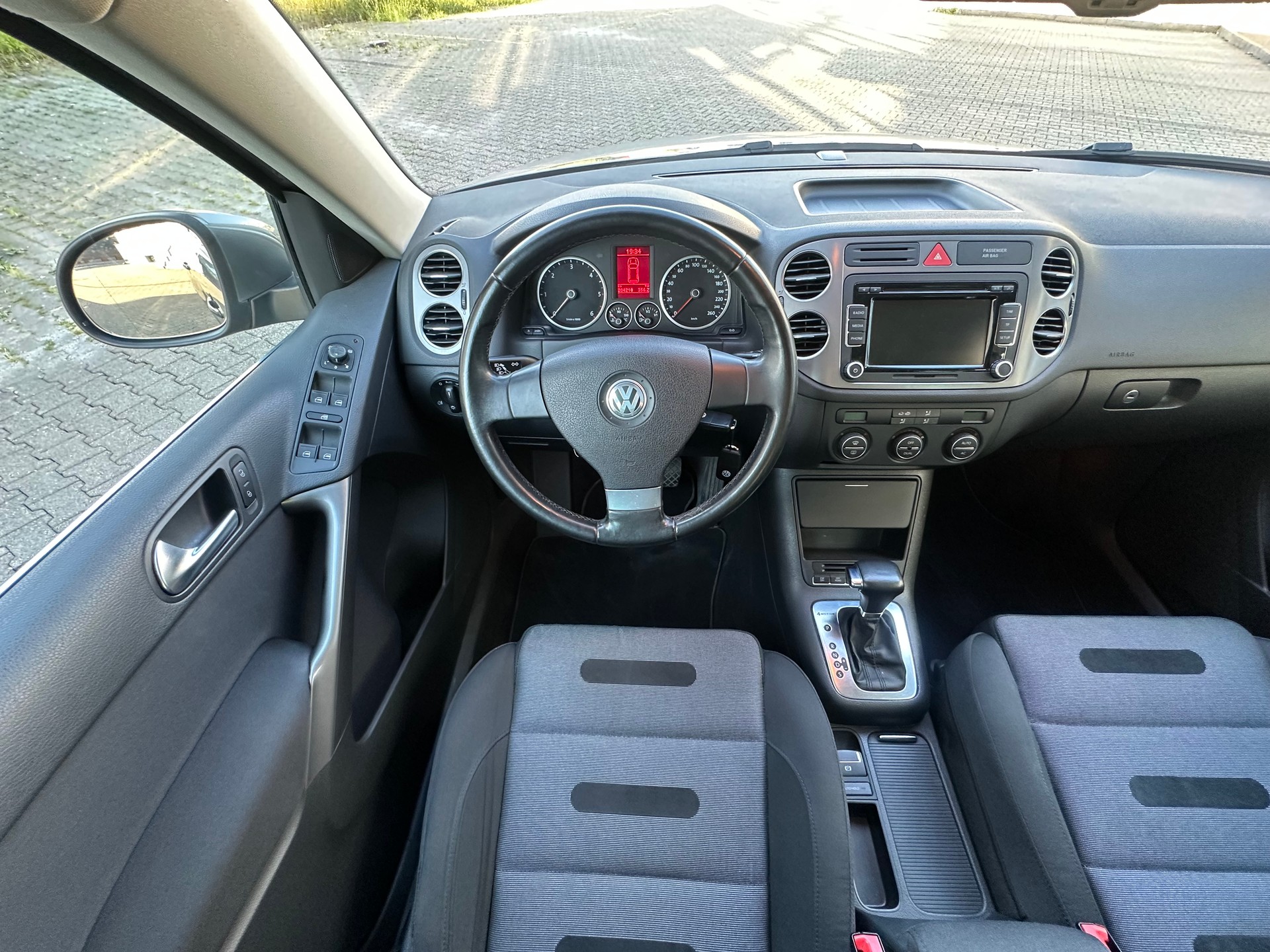 VW Tiguan 2.0 TDI Sport&Style Tiptronic-image-9