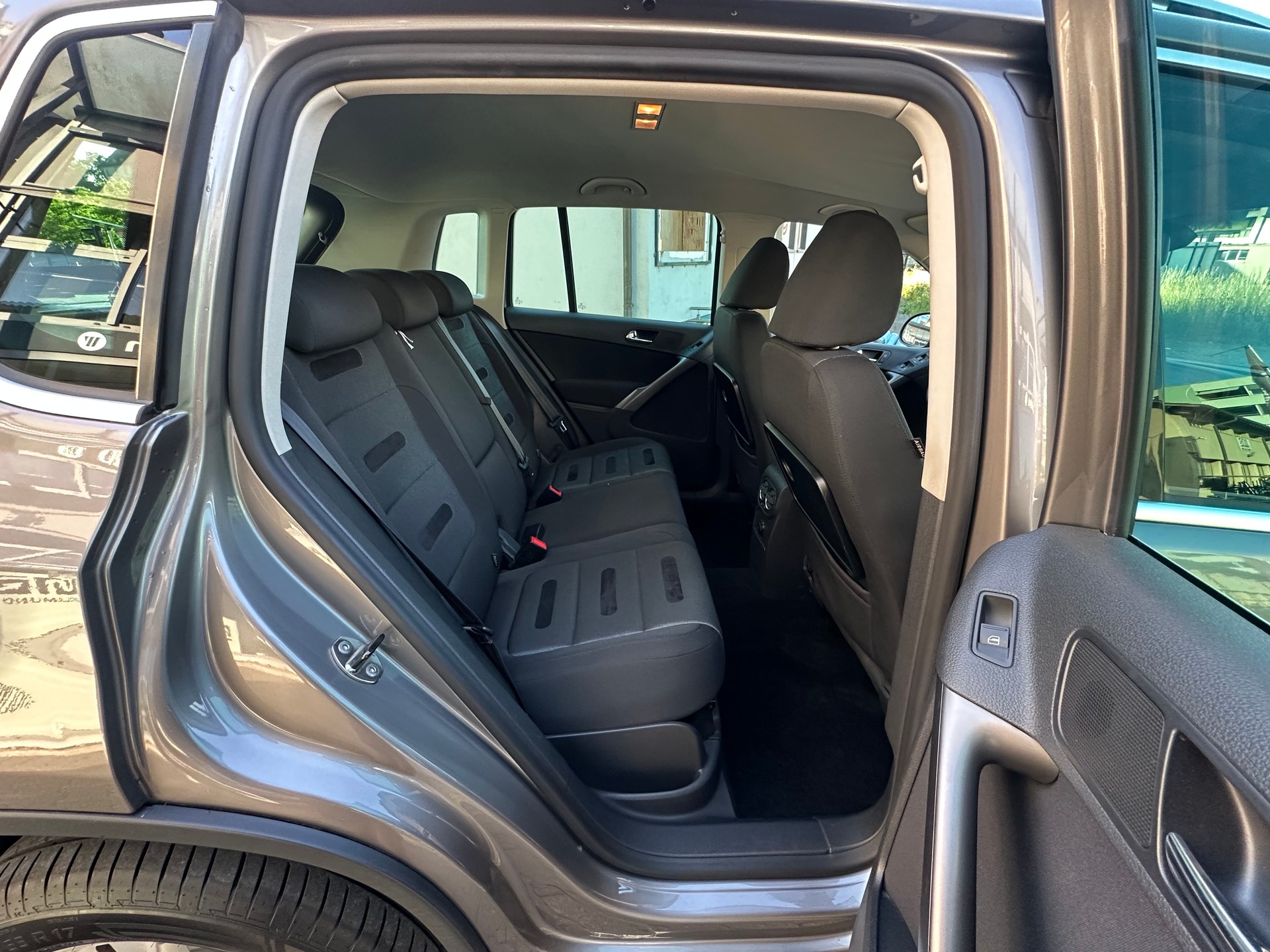 VW Tiguan 2.0 TDI Sport&Style Tiptronic-image-7