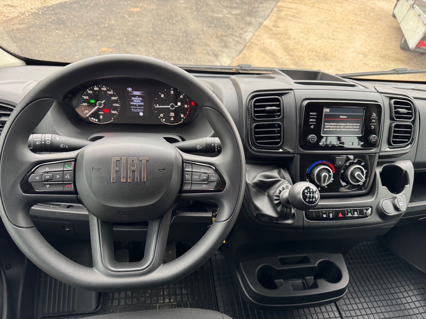 FIAT L2H2 mit Holzboden Anhängerkupplung, Rückfahrkamera u.s.w-image-6