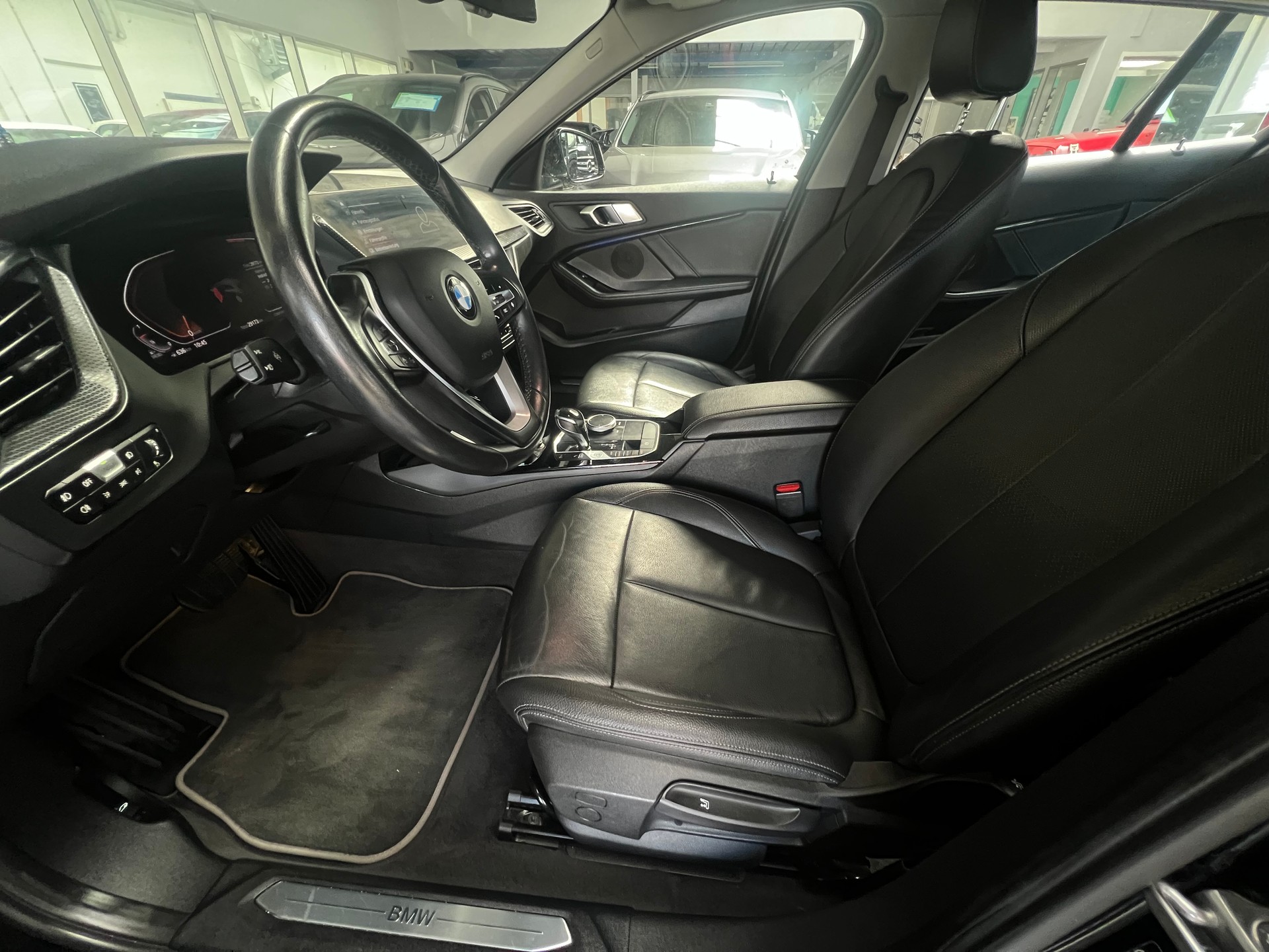 BMW 120d xDrive Steptronic Luxury Line-image-9