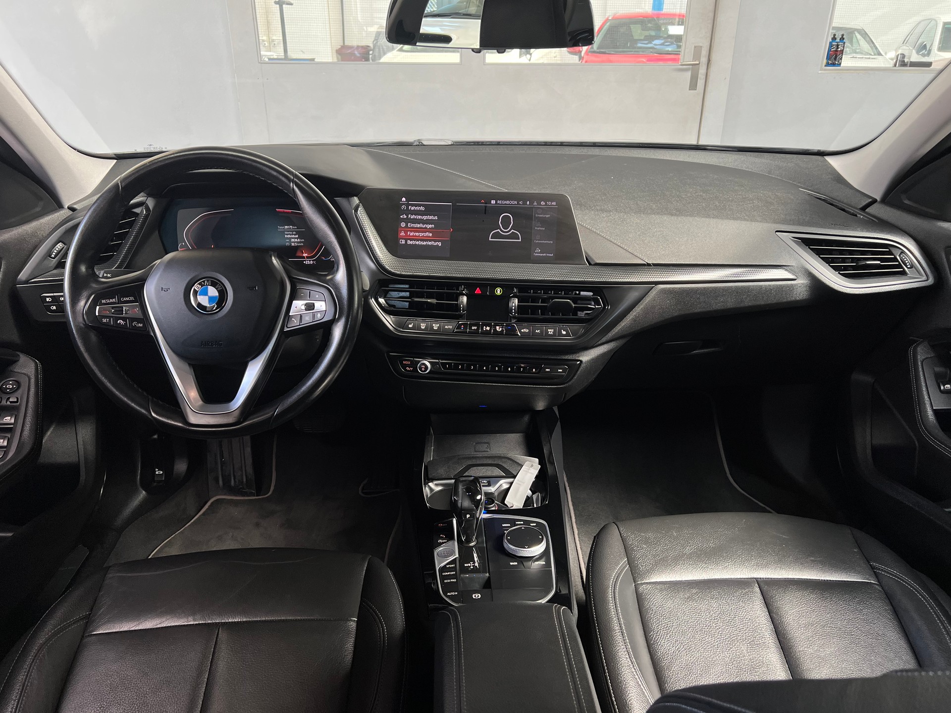 BMW 120d xDrive Steptronic Luxury Line-image-4