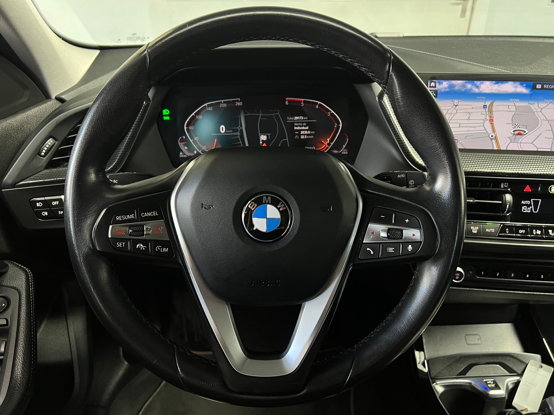BMW 120d xDrive Steptronic Luxury Line-image-8