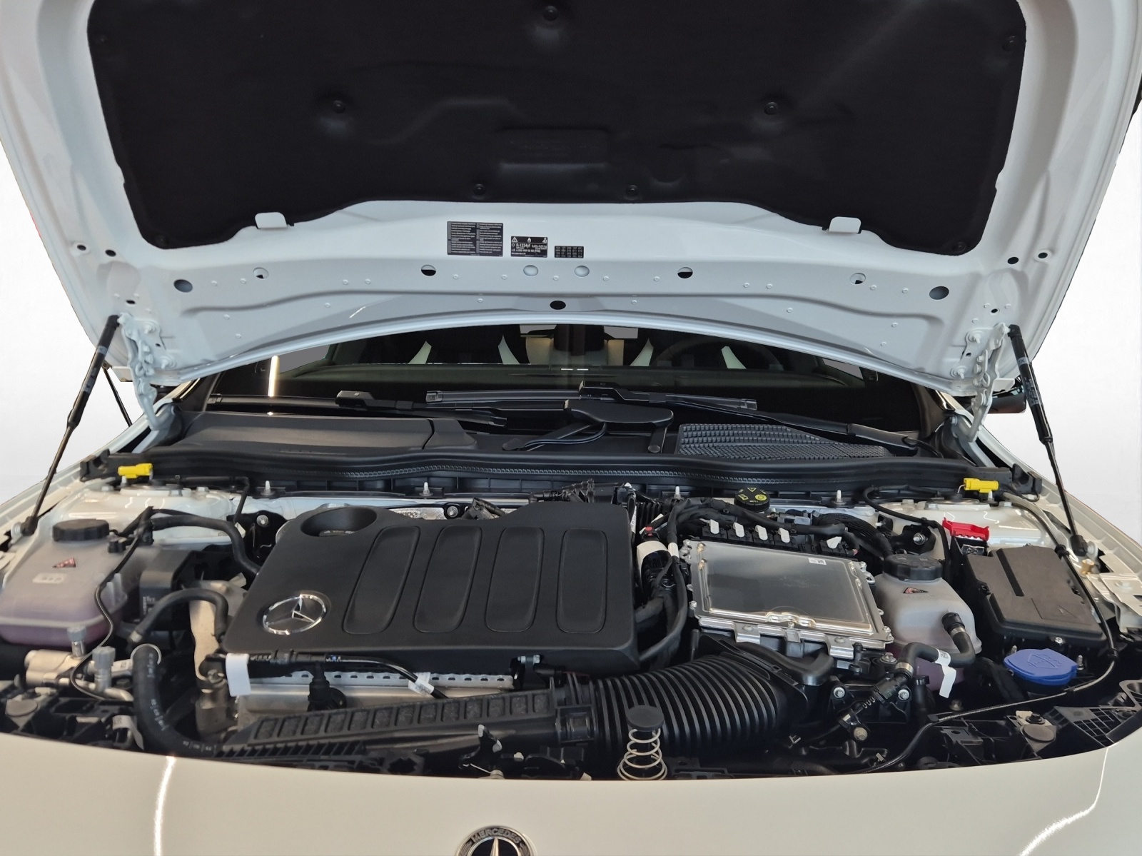 MERCEDES-BENZ CLA 220 4Matic AMG Line Shooting Brake-image-8