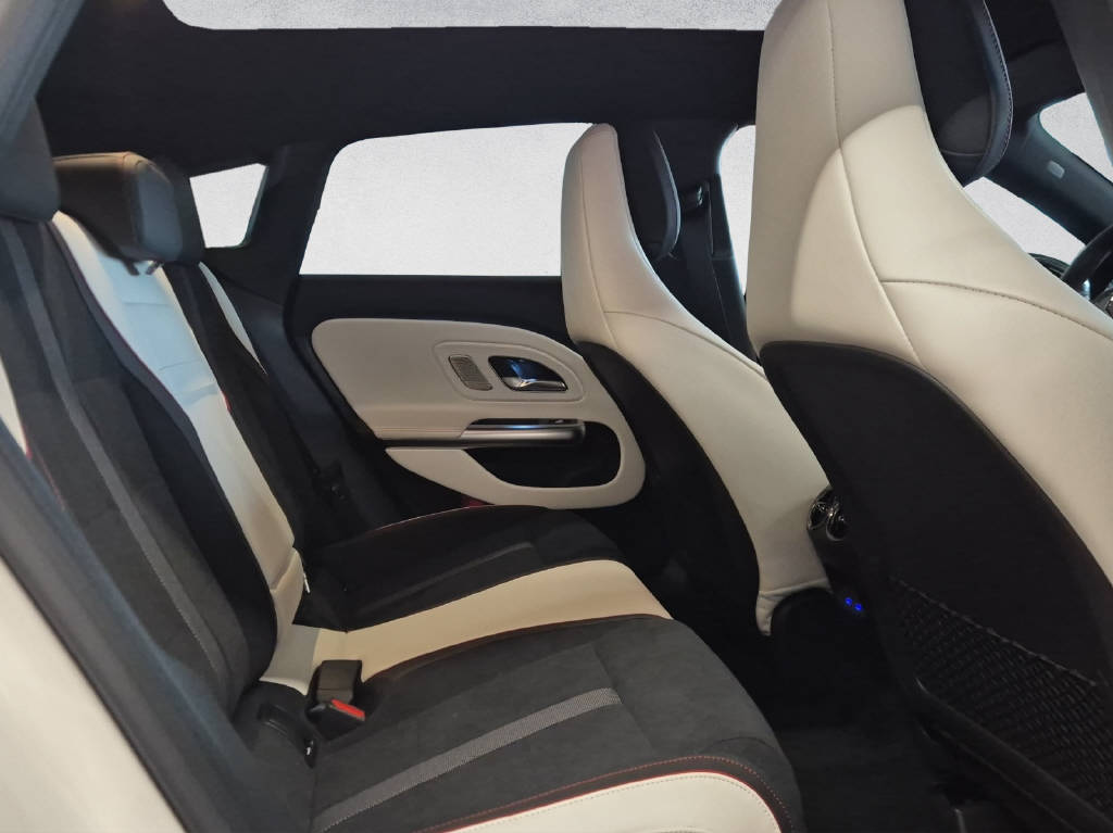 MERCEDES-BENZ CLA 220 4Matic Shooting Brake-image-10