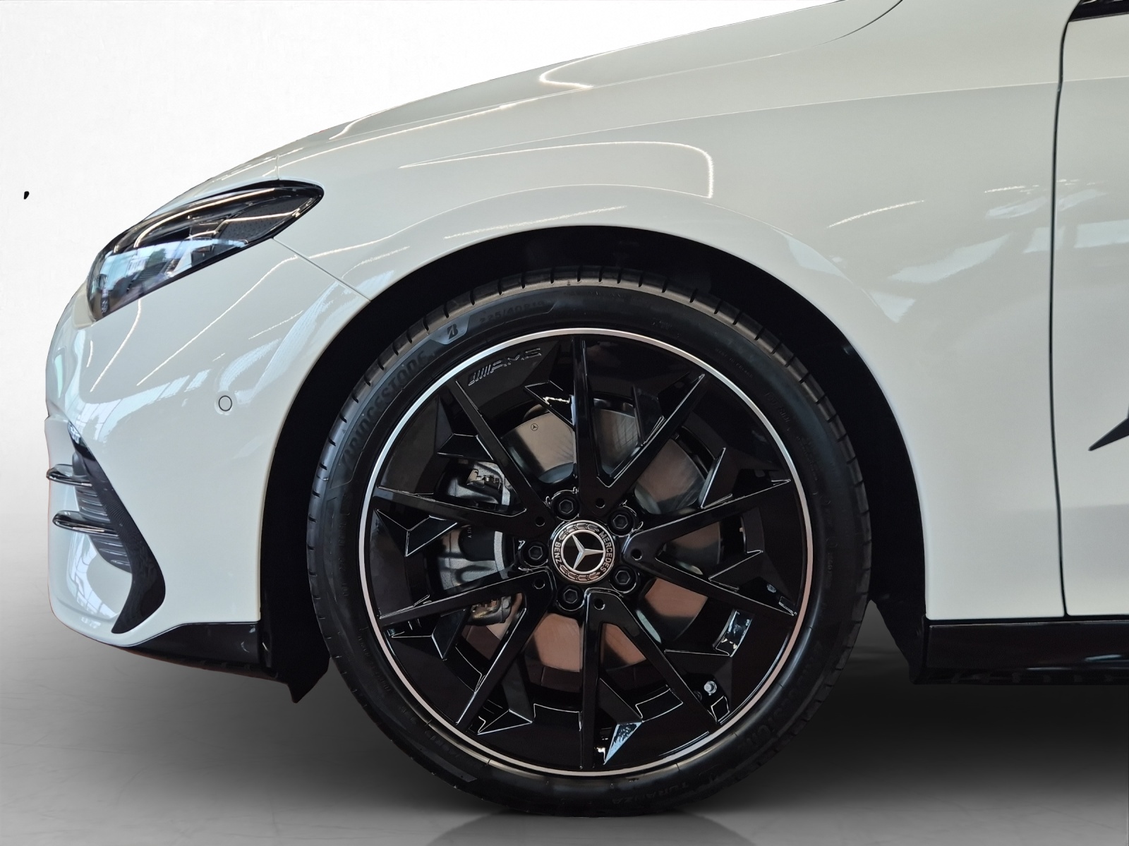 MERCEDES-BENZ CLA 220 4Matic AMG Line Shooting Brake-image-6