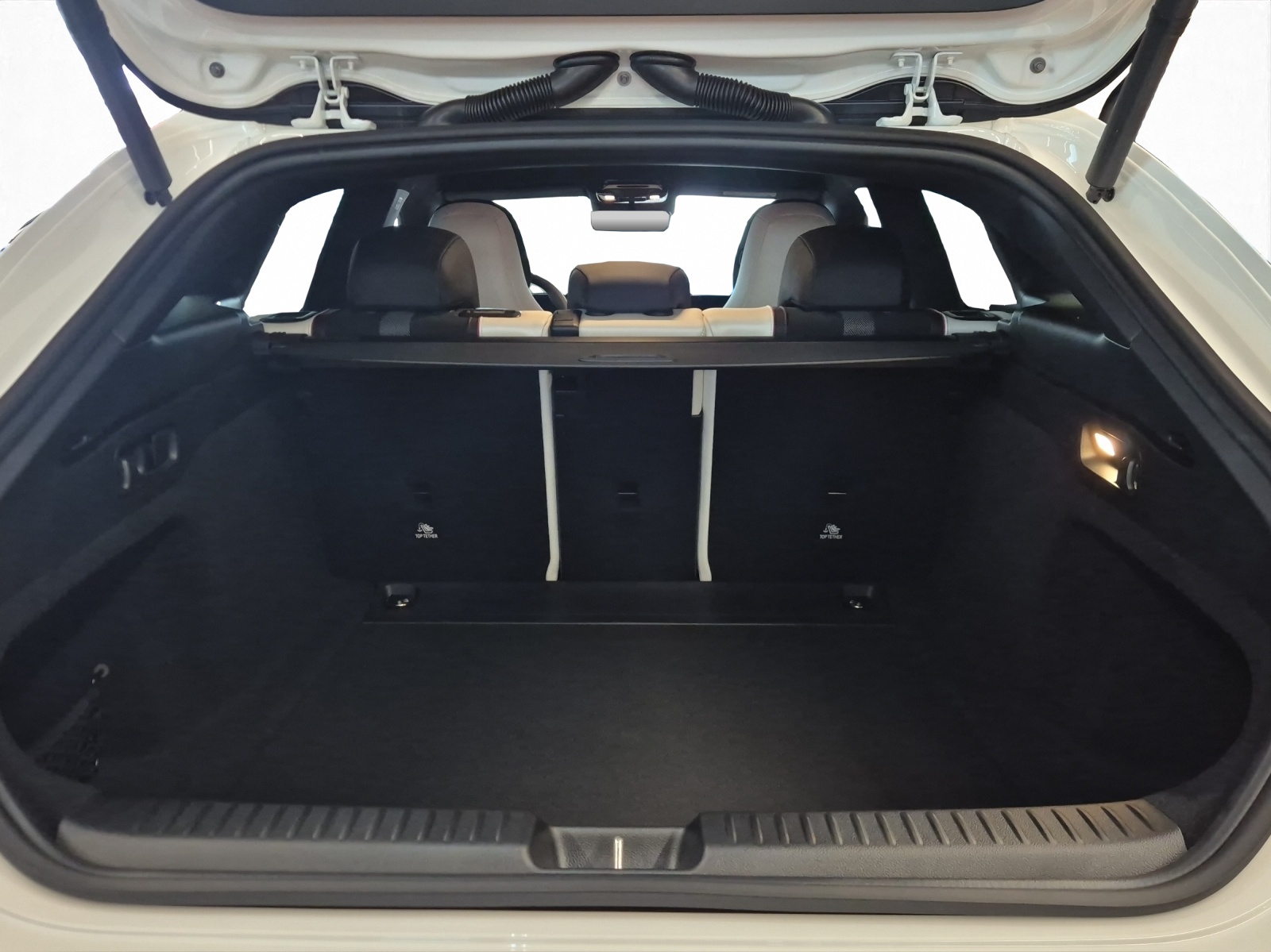 MERCEDES-BENZ CLA 220 4Matic AMG Line Shooting Brake-image-7