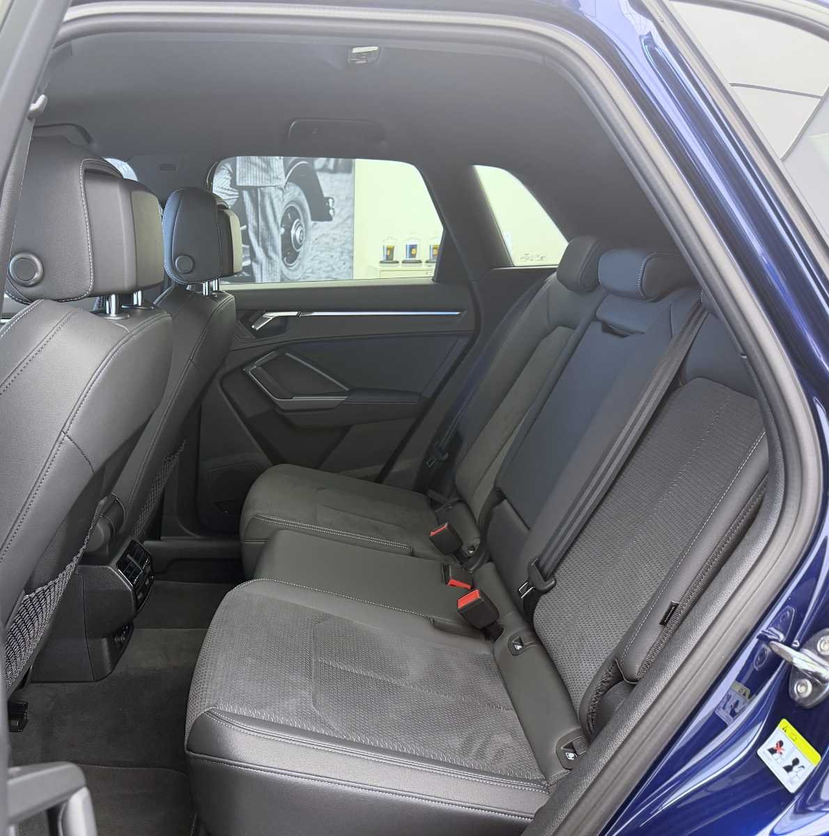 AUDI Q3 45 TFSI S line quattro S-tronic-image-5
