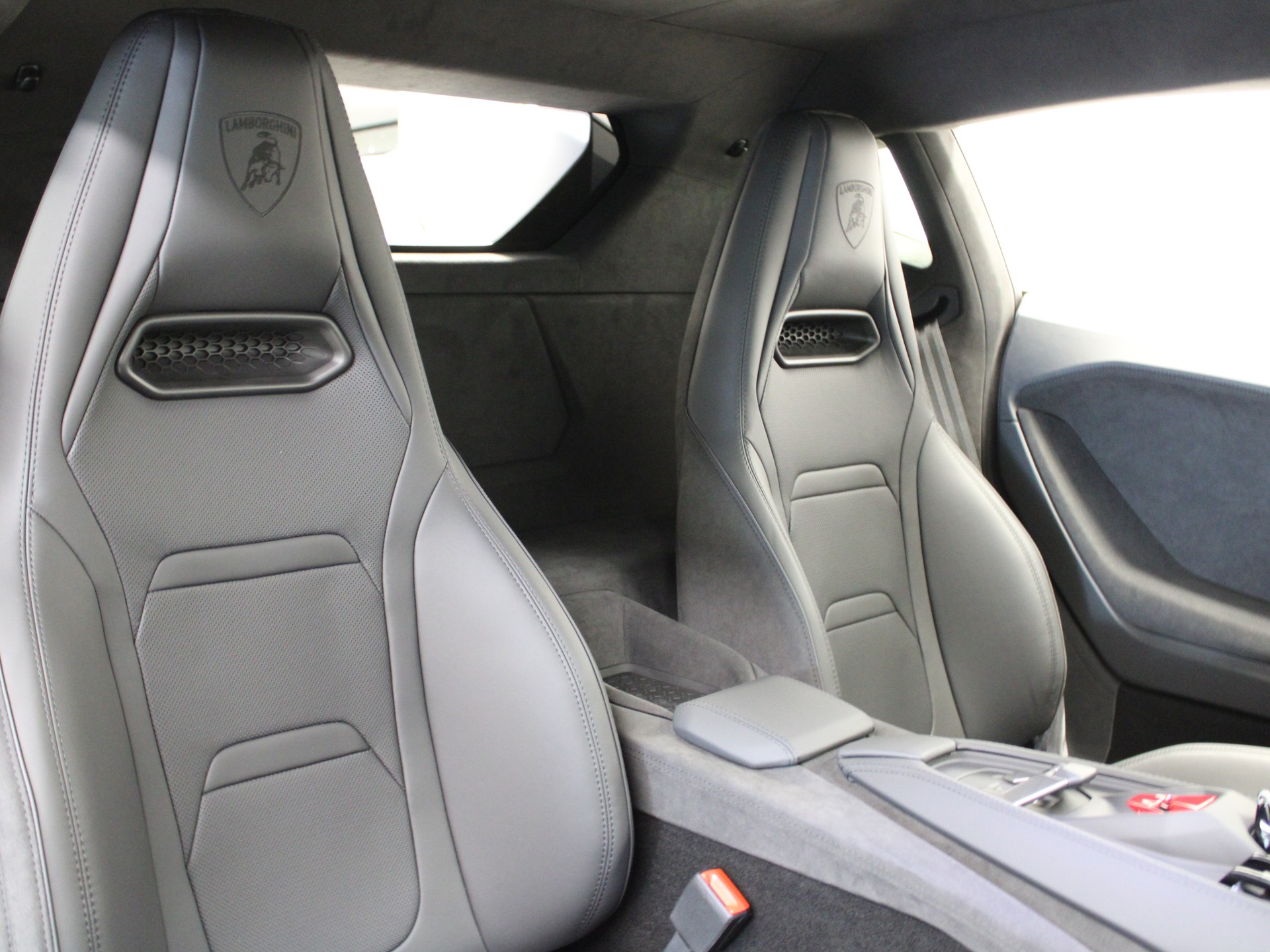 LAMBORGHINI Temerario HPEV-image-5