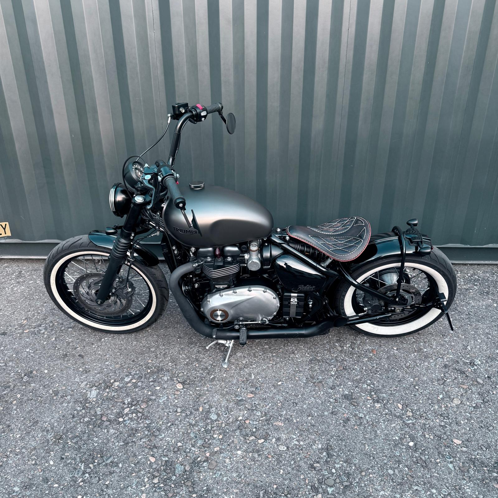 TRIUMPH Bonneville 1200 Bobber Black ABS-image-7