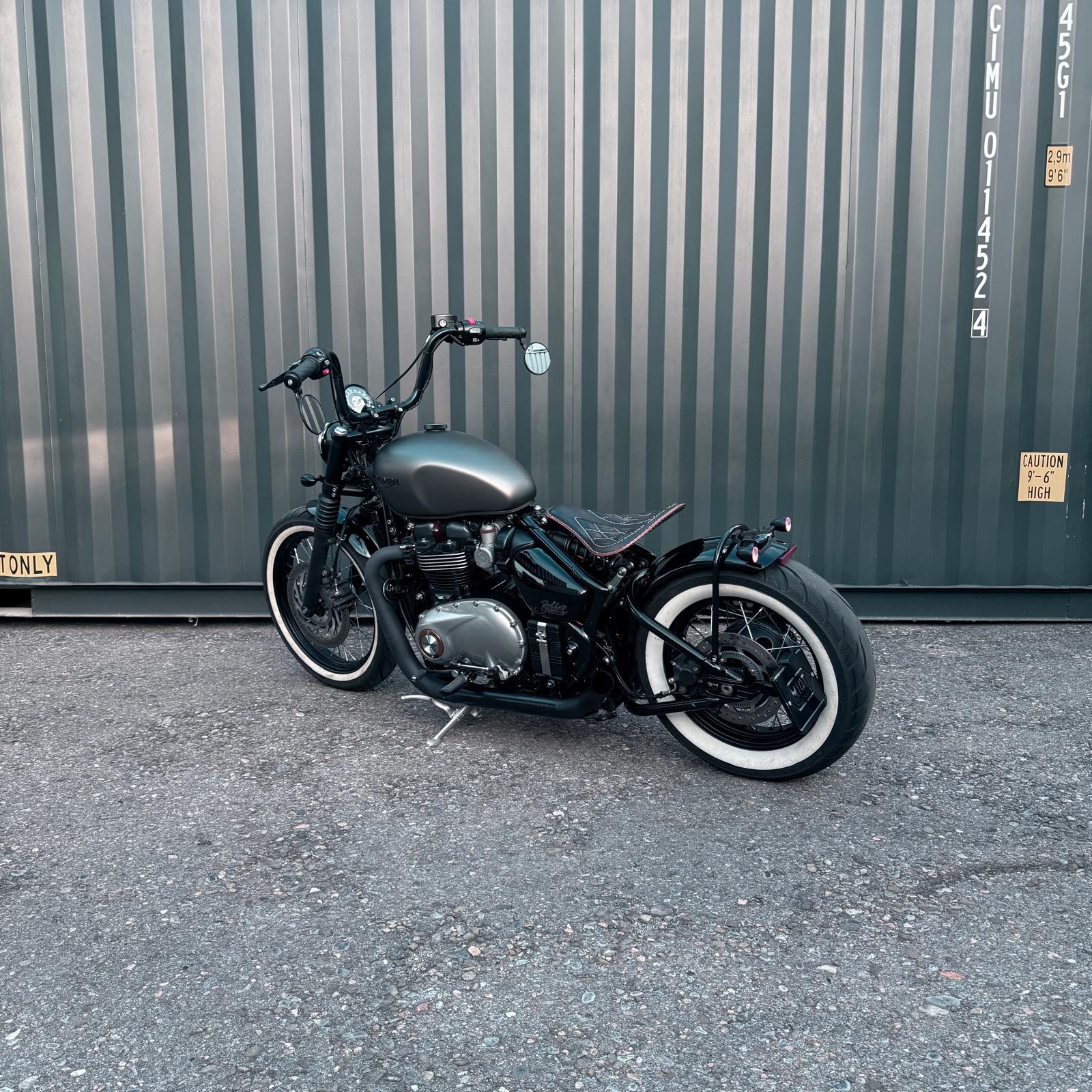 TRIUMPH Bonneville 1200 Bobber Black ABS-showroom-element-2